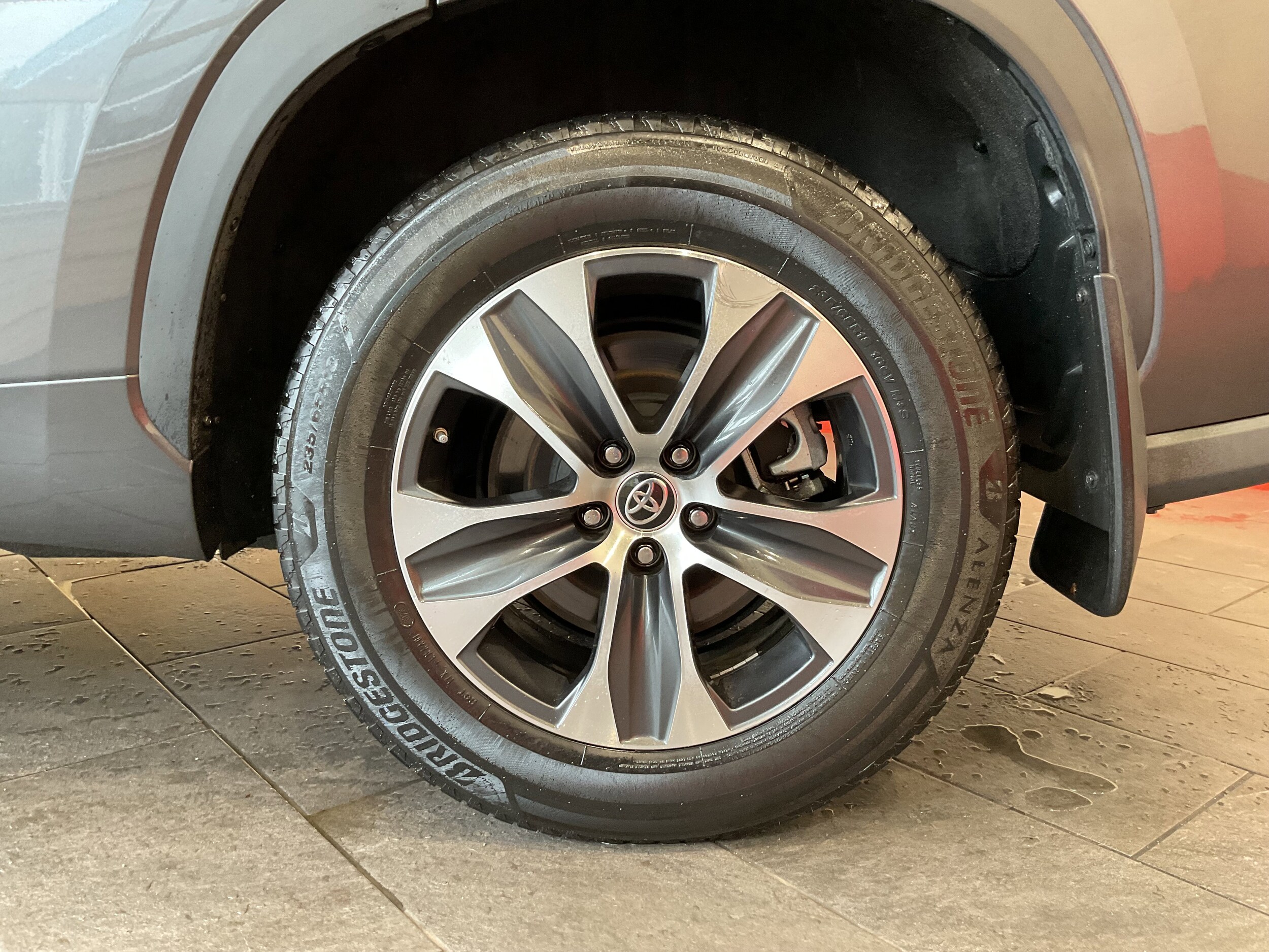 2022 Toyota Highlander XLE photo 3
