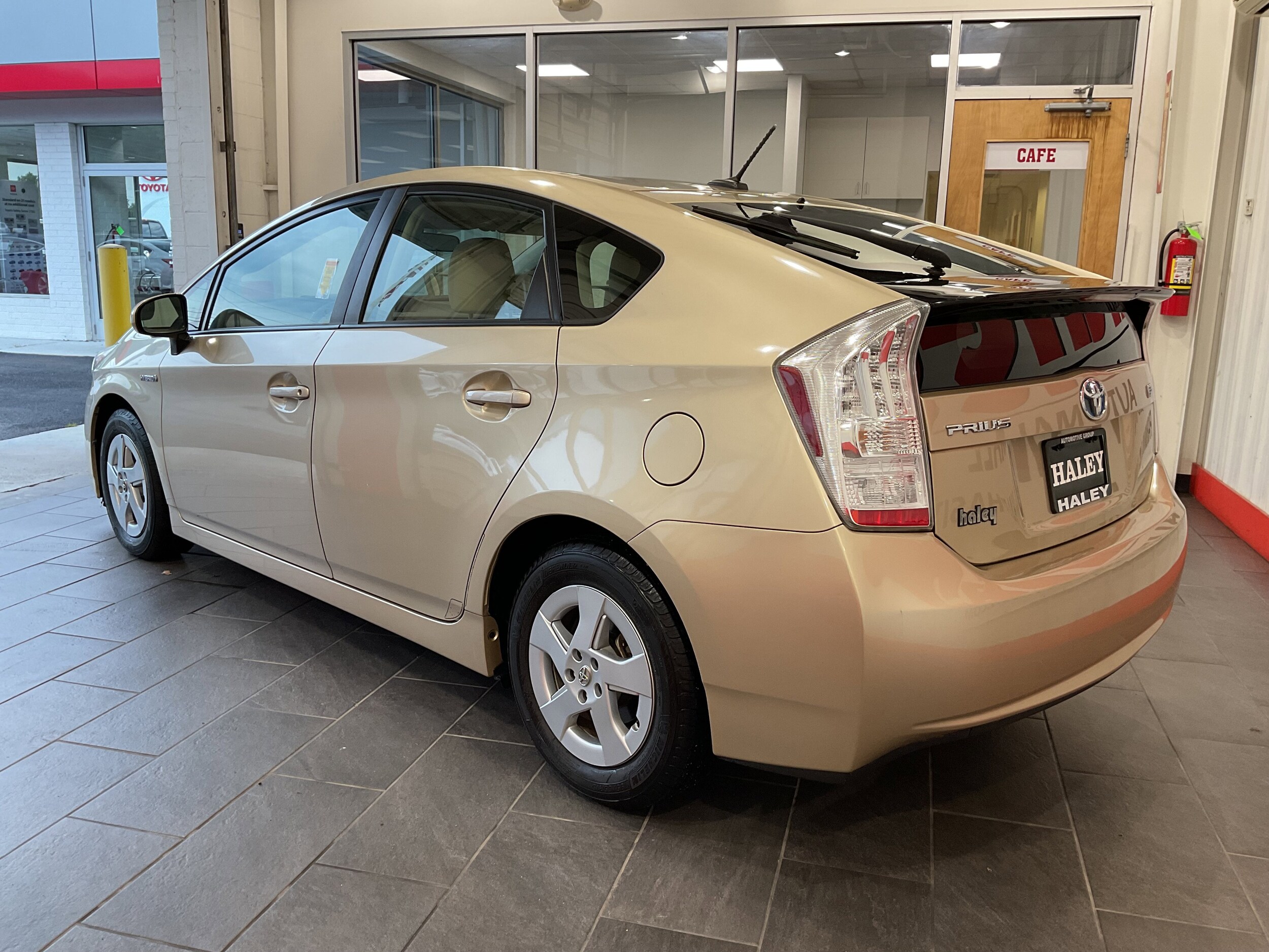 2011 Toyota Prius Two photo 4