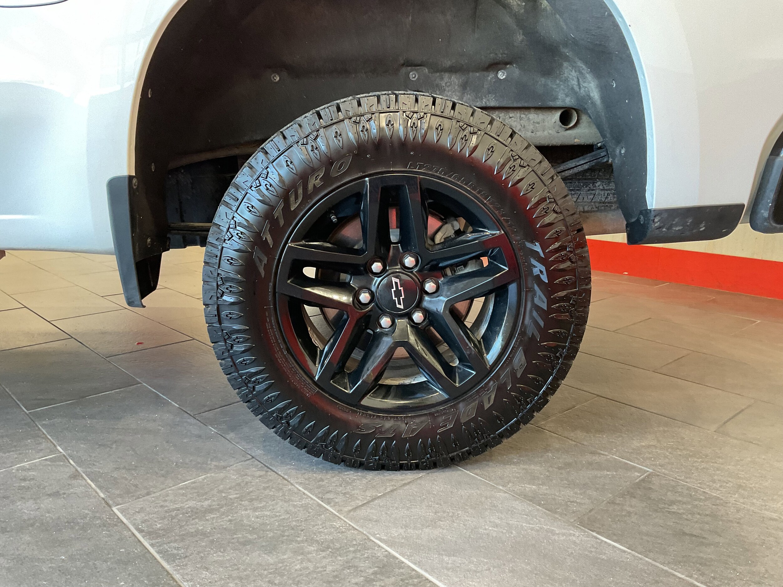 2023 Chevrolet Silverado 1500 LT Trail Boss photo 3