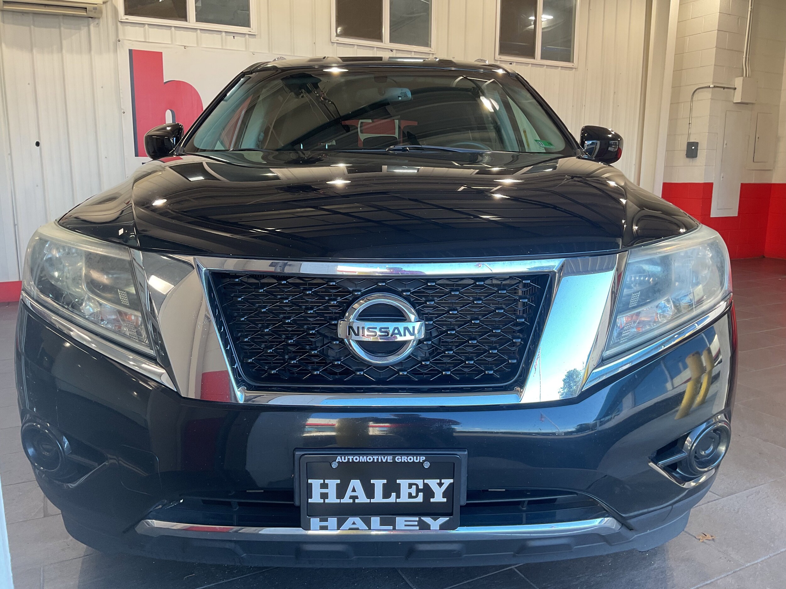 2016 Nissan Pathfinder S photo 2