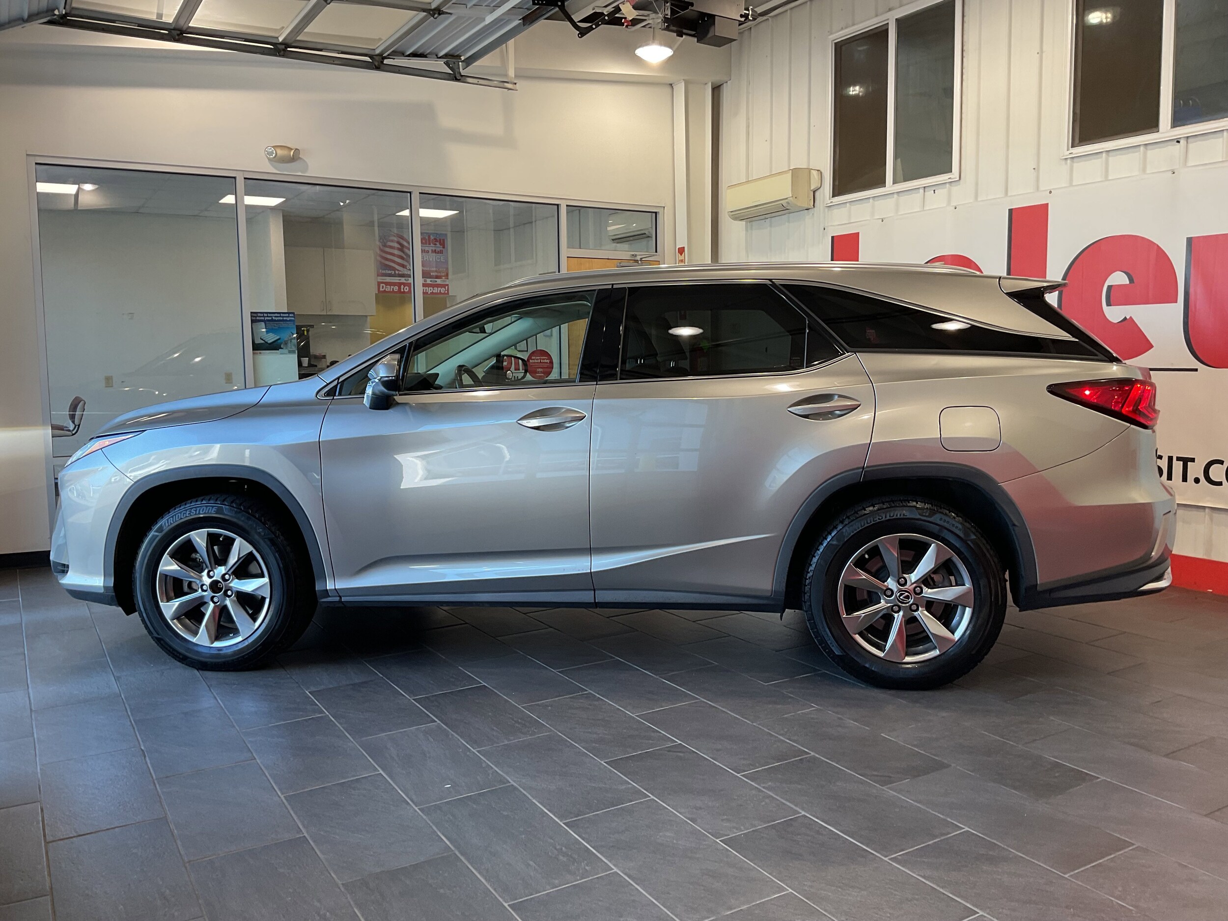 2019 Lexus RX 350L Premium AWD photo 2
