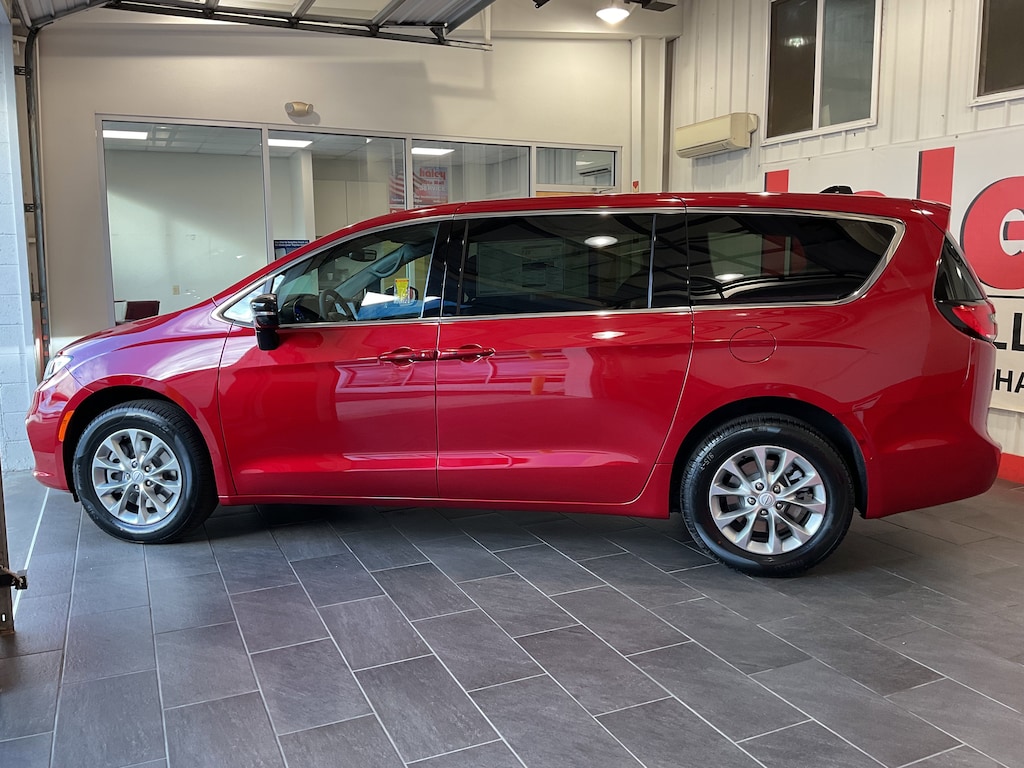 New 2026 Chrysler Pacifica SELECT AWD Passenger Van