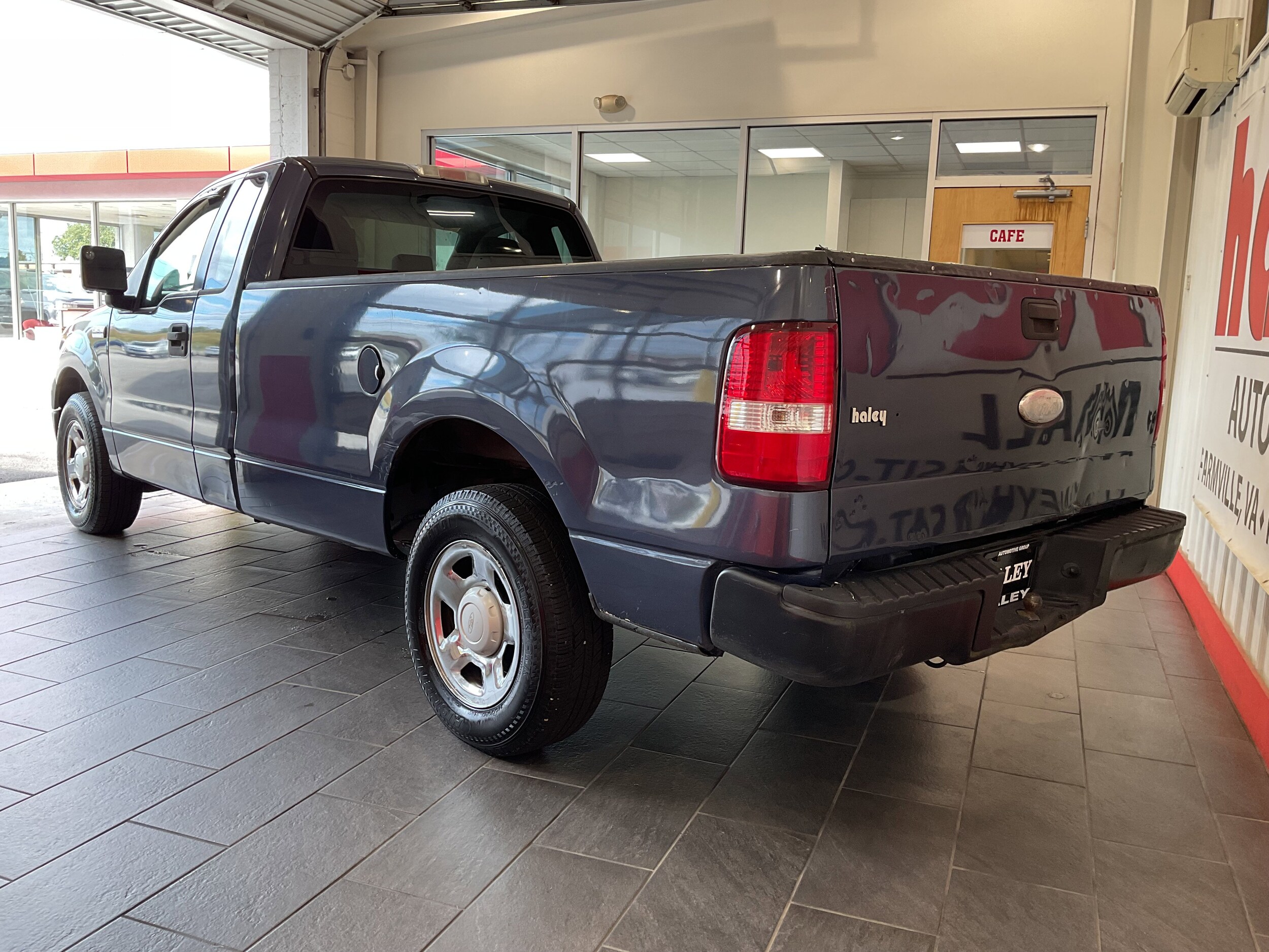 2005 Ford F-150 STX photo 2