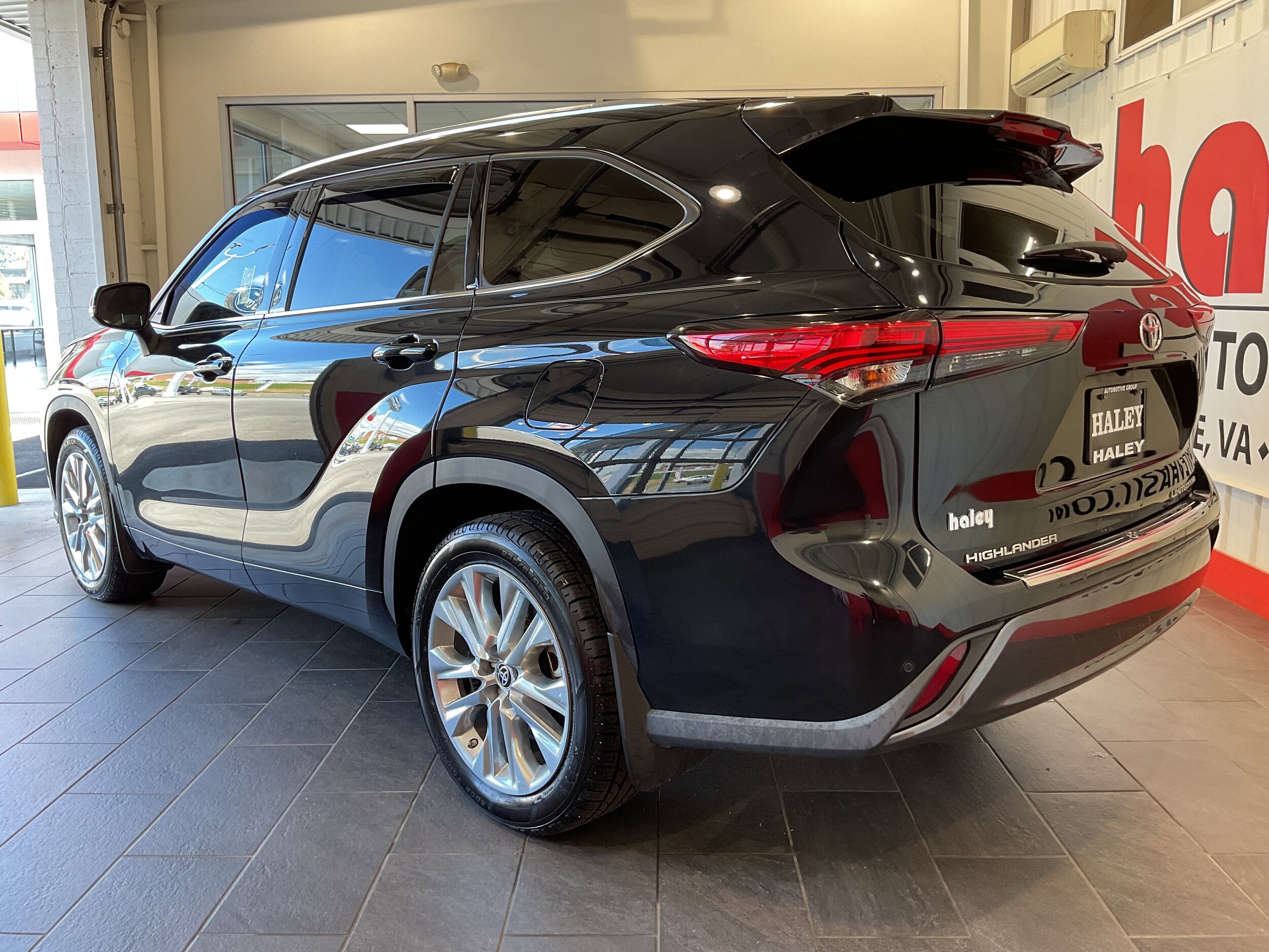 2021 Toyota Highlander Limited photo 4