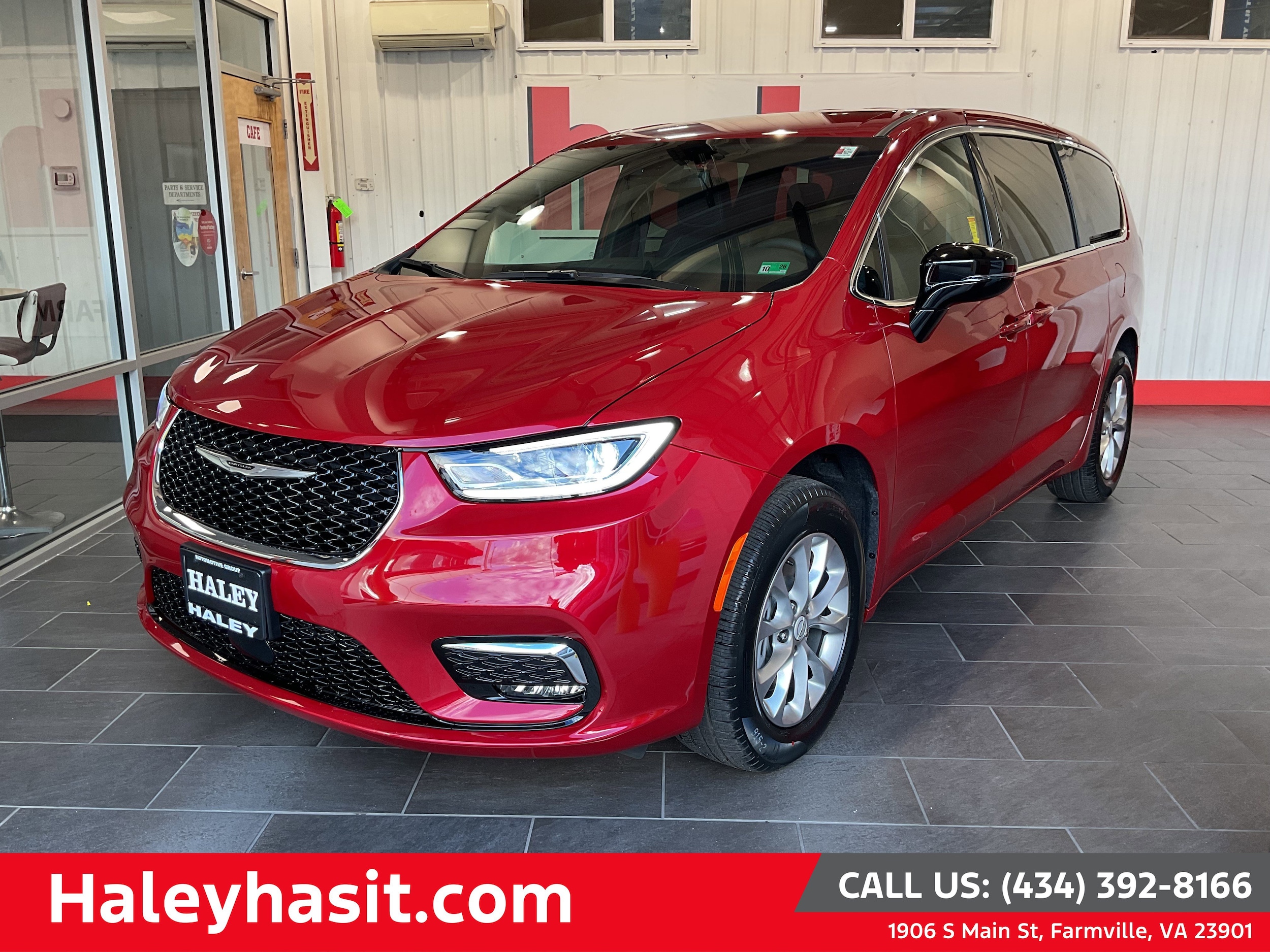 2026 Chrysler Pacifica Select's photo