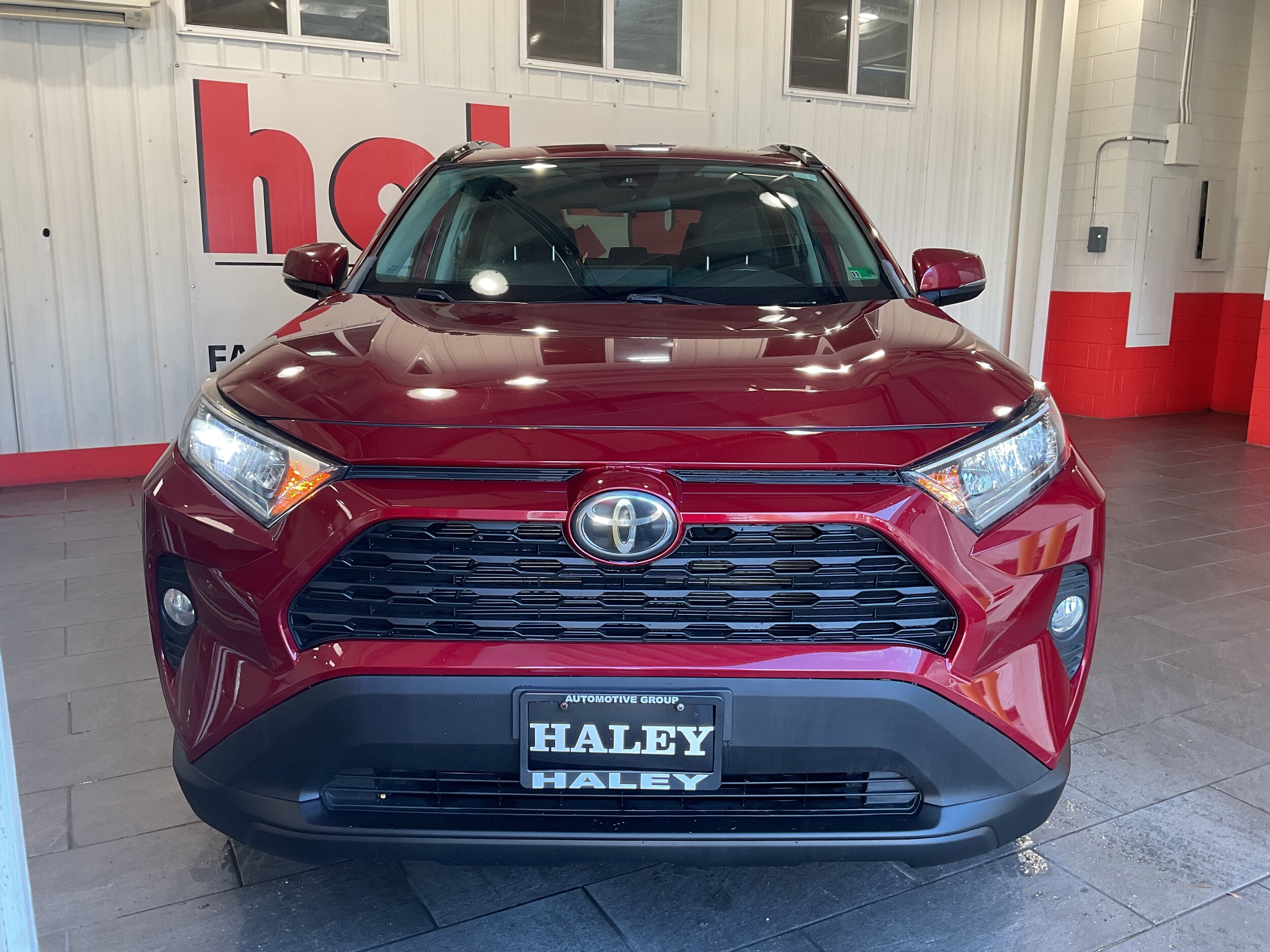 2021 Toyota RAV4 XLE photo 2