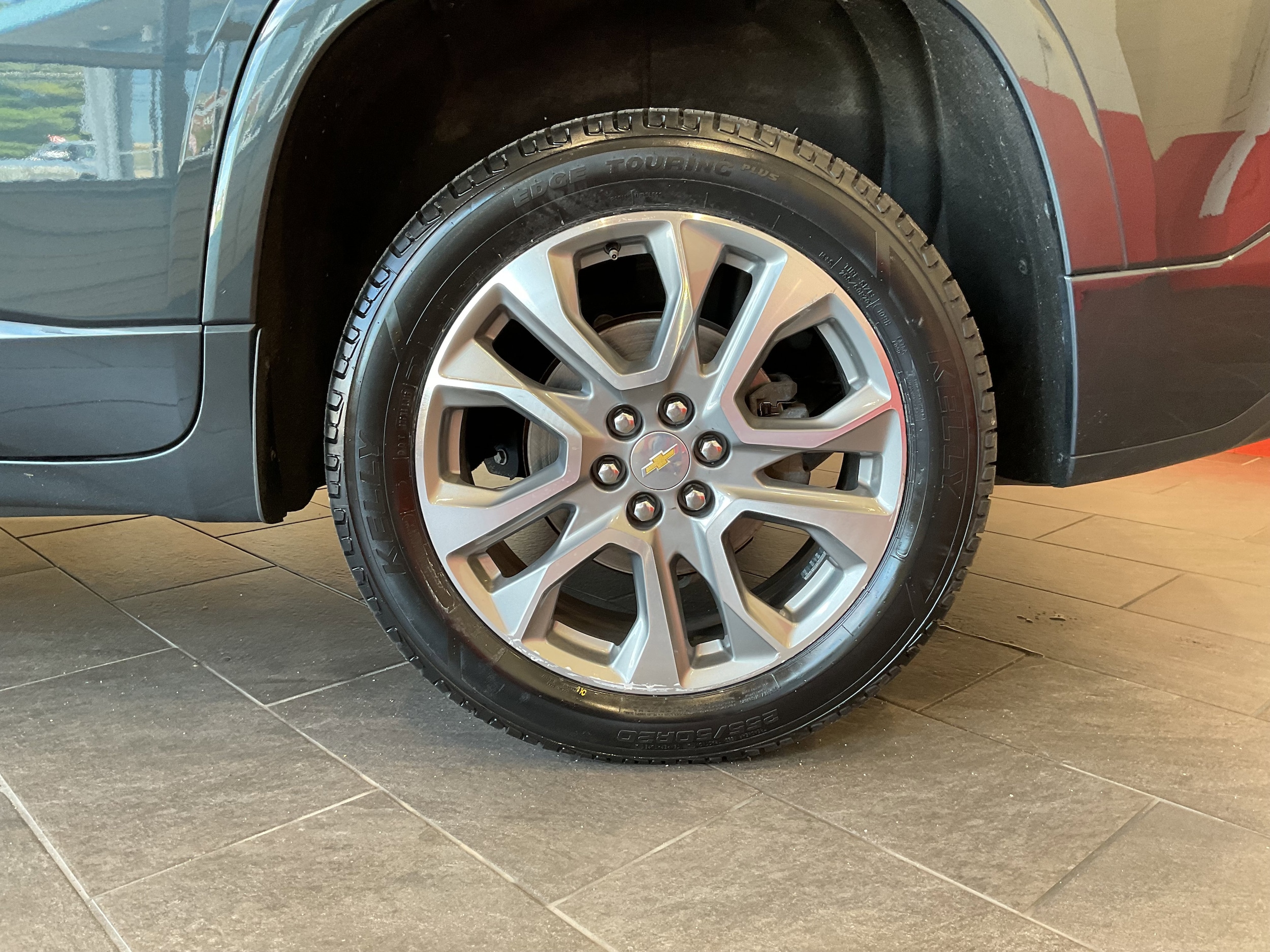 2020 Chevrolet Traverse Premier photo 2