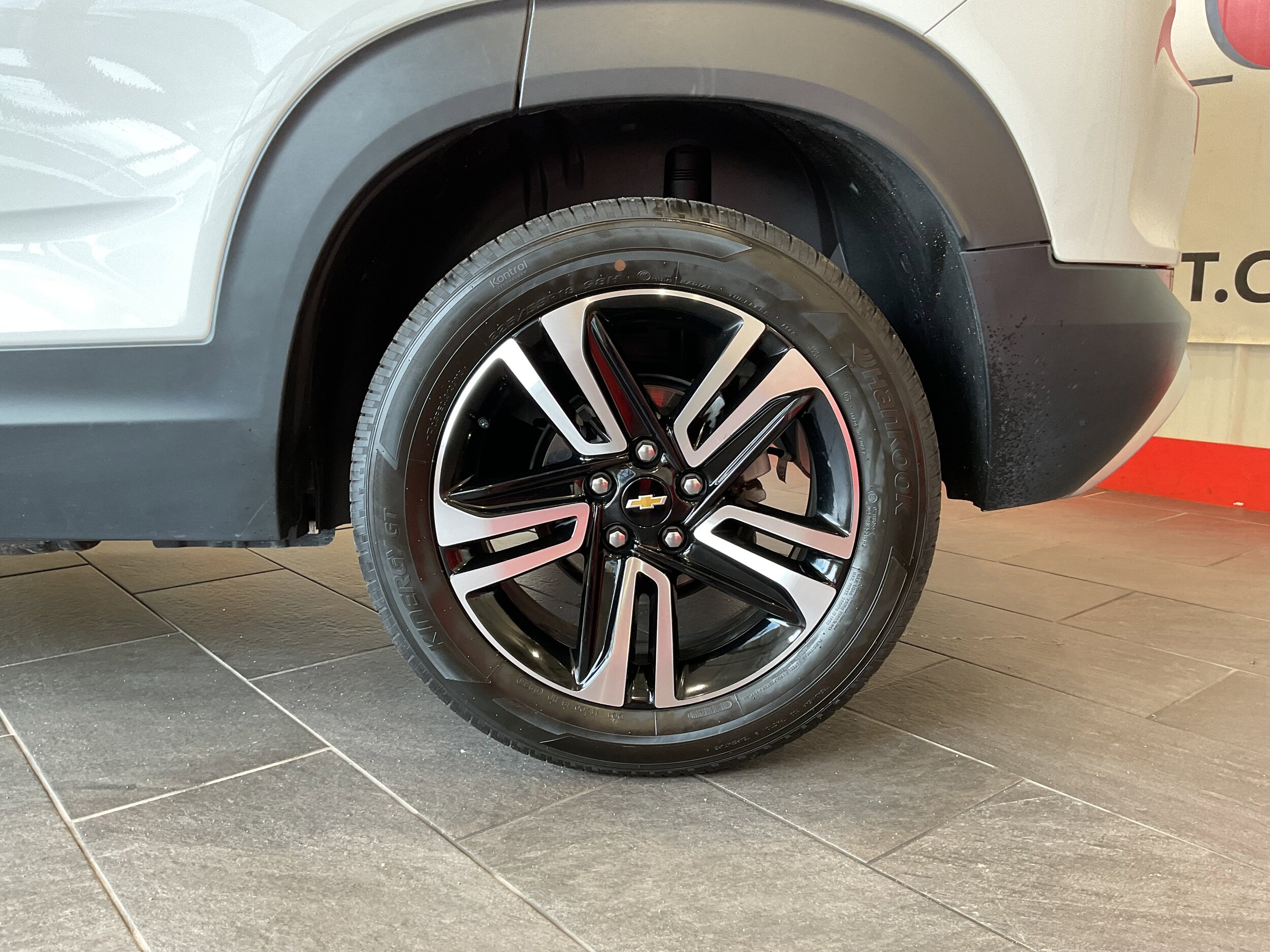2023 Chevrolet Trailblazer LT photo 3