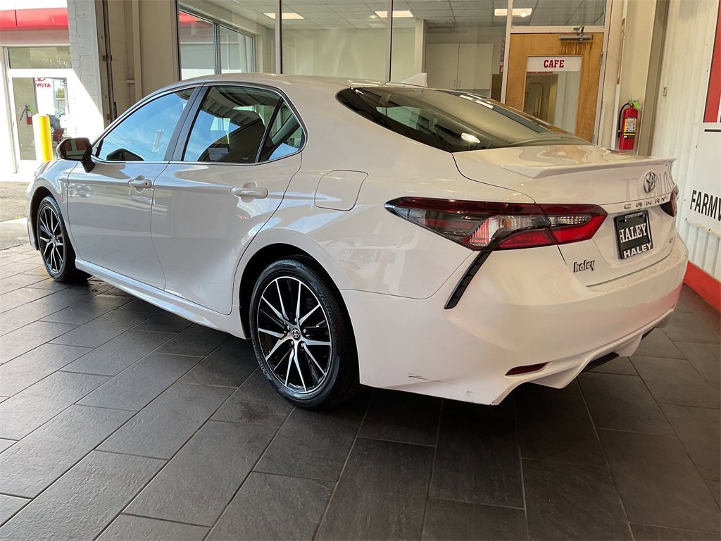 2024 Toyota Camry SE photo 4