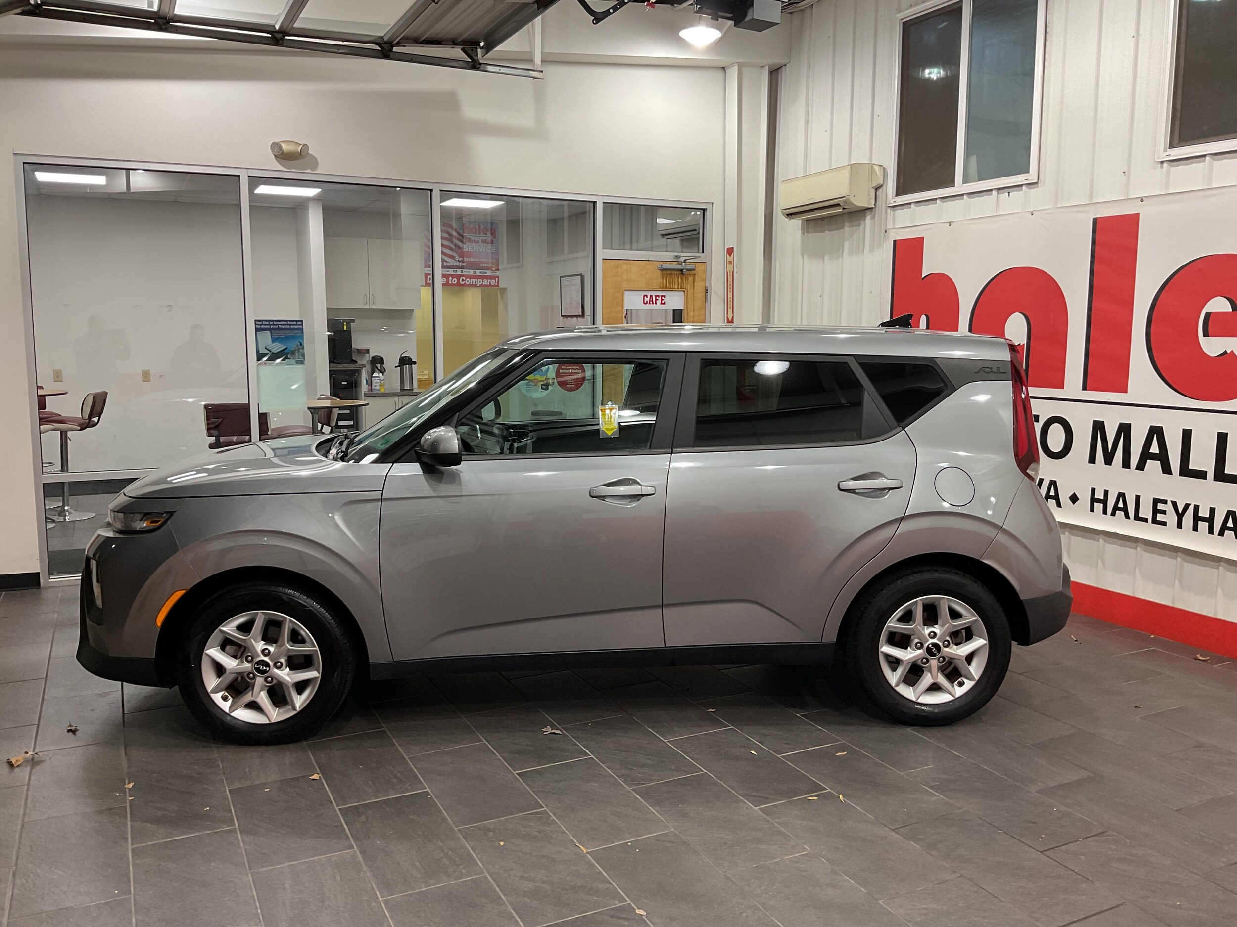 2022 Kia Soul LX photo 2