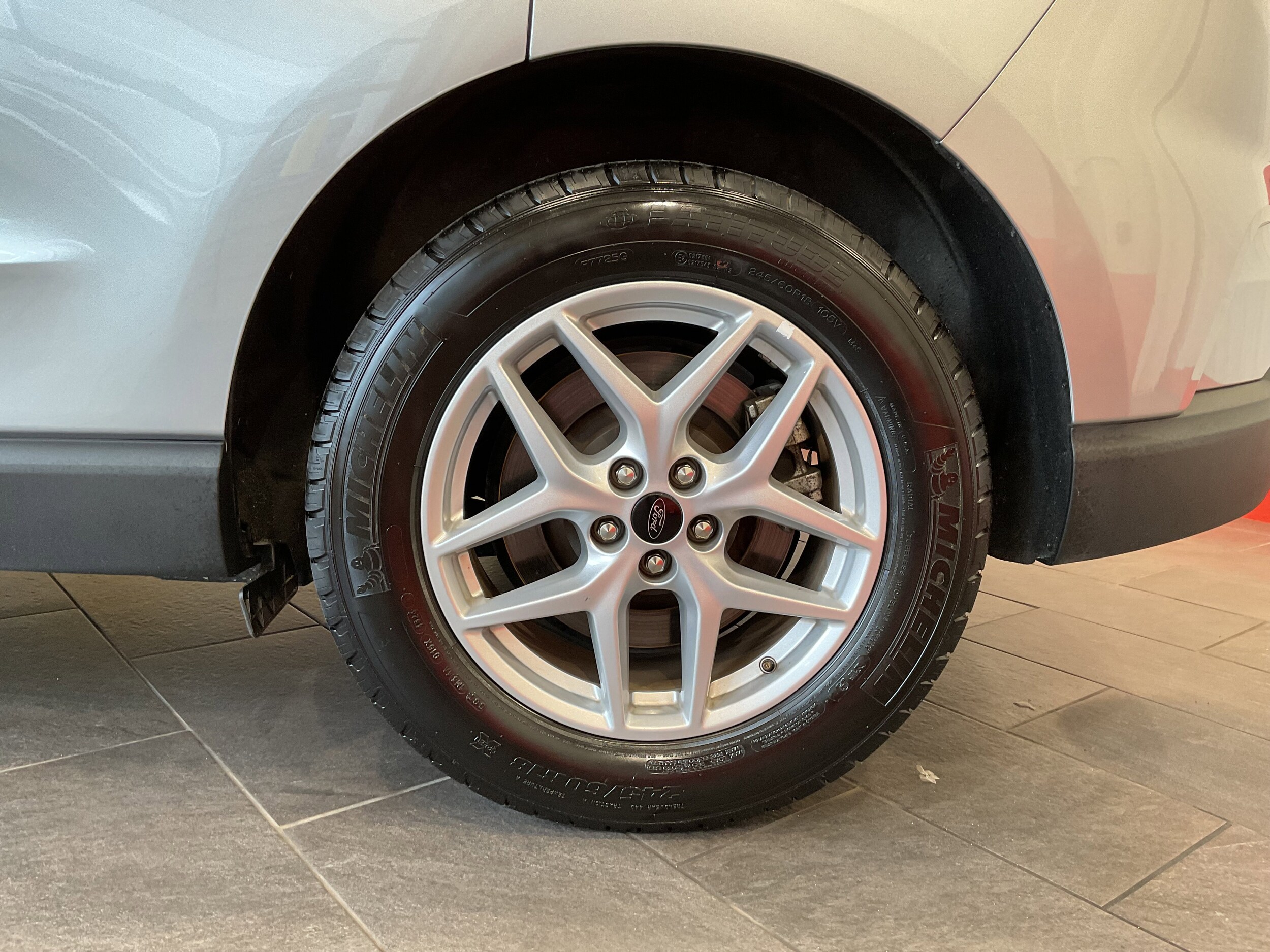 2024 Ford Edge SEL photo 3
