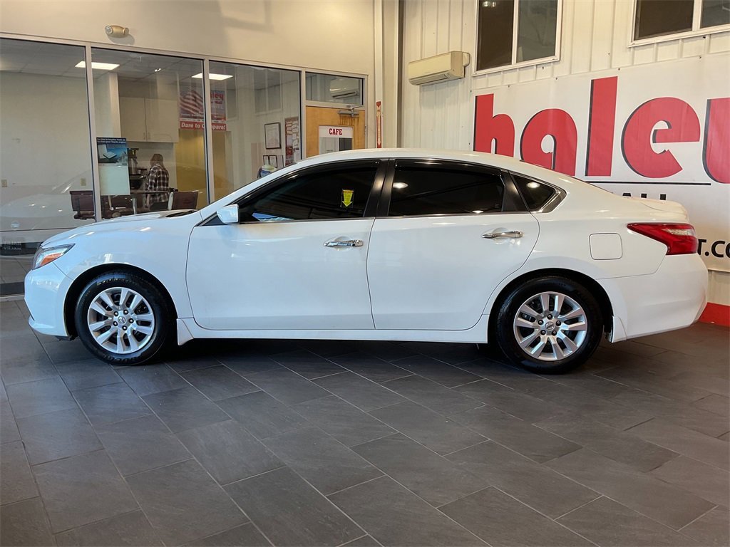 Used 2017 Nissan Altima S with VIN 1N4AL3AP7HC160420 for sale in Farmville, VA