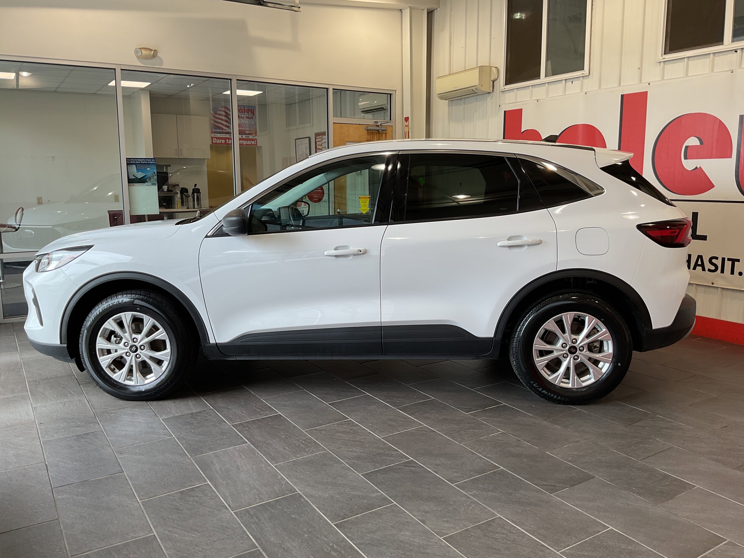 2024 Ford Escape Active photo 2