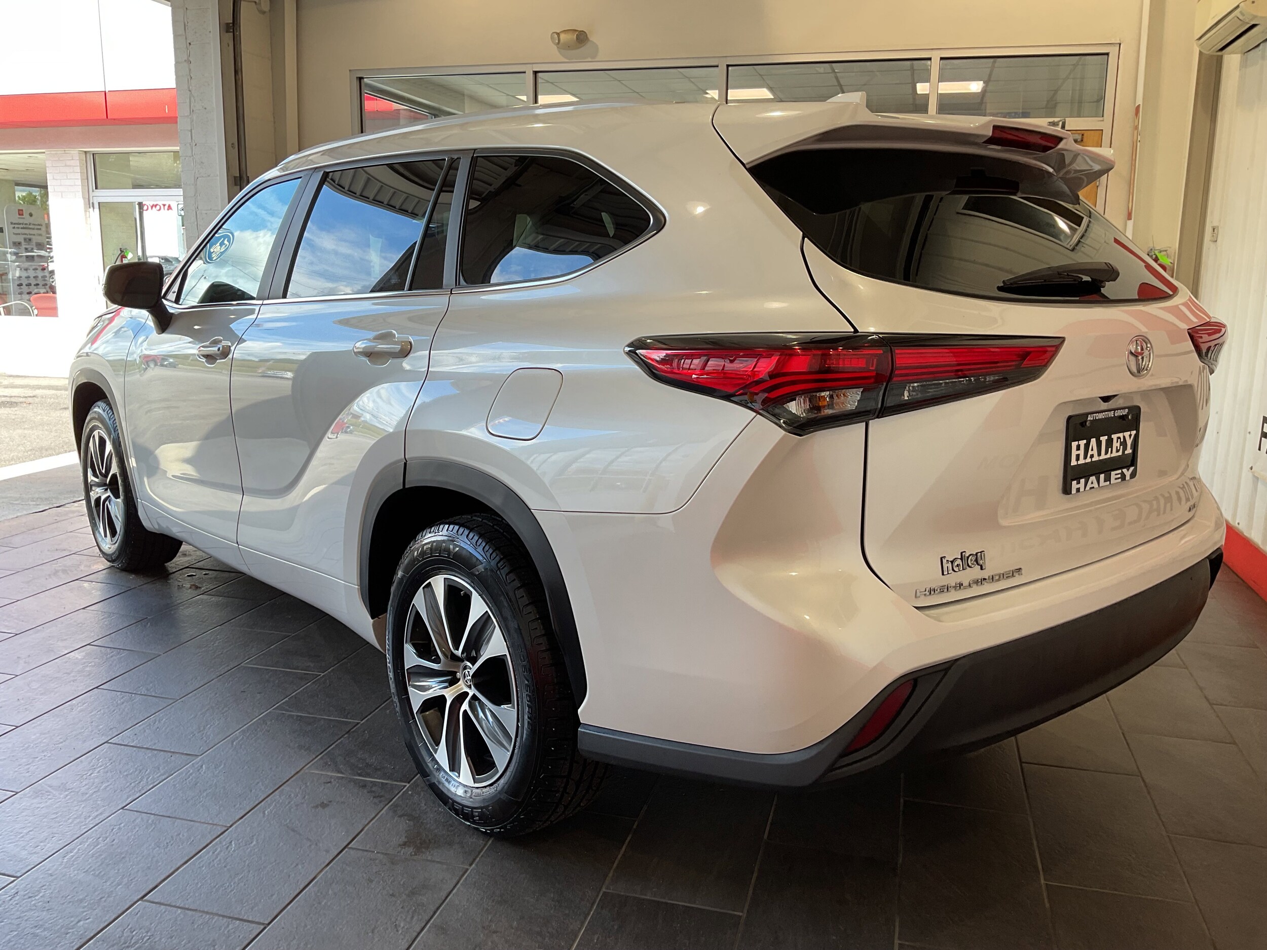 2023 Toyota Highlander XLE photo 4