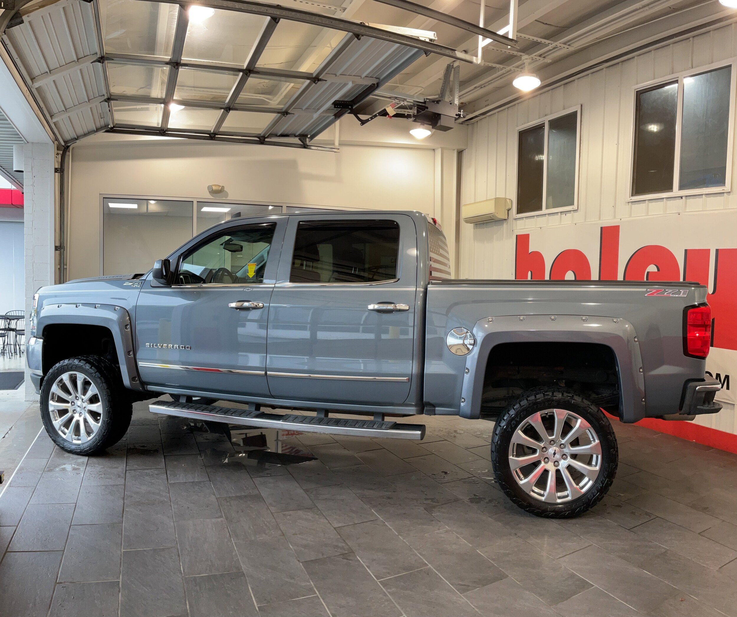 2016 Chevrolet Silverado 1500 LT photo 2