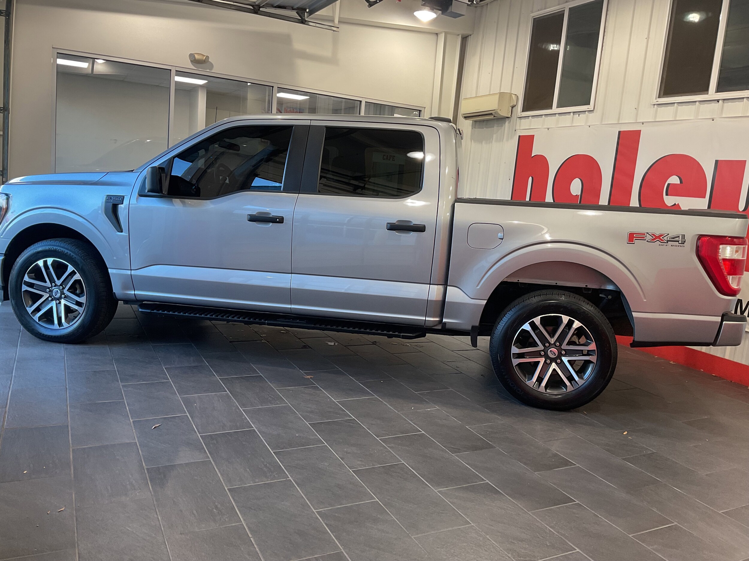 2023 Ford F-150 XL photo 4