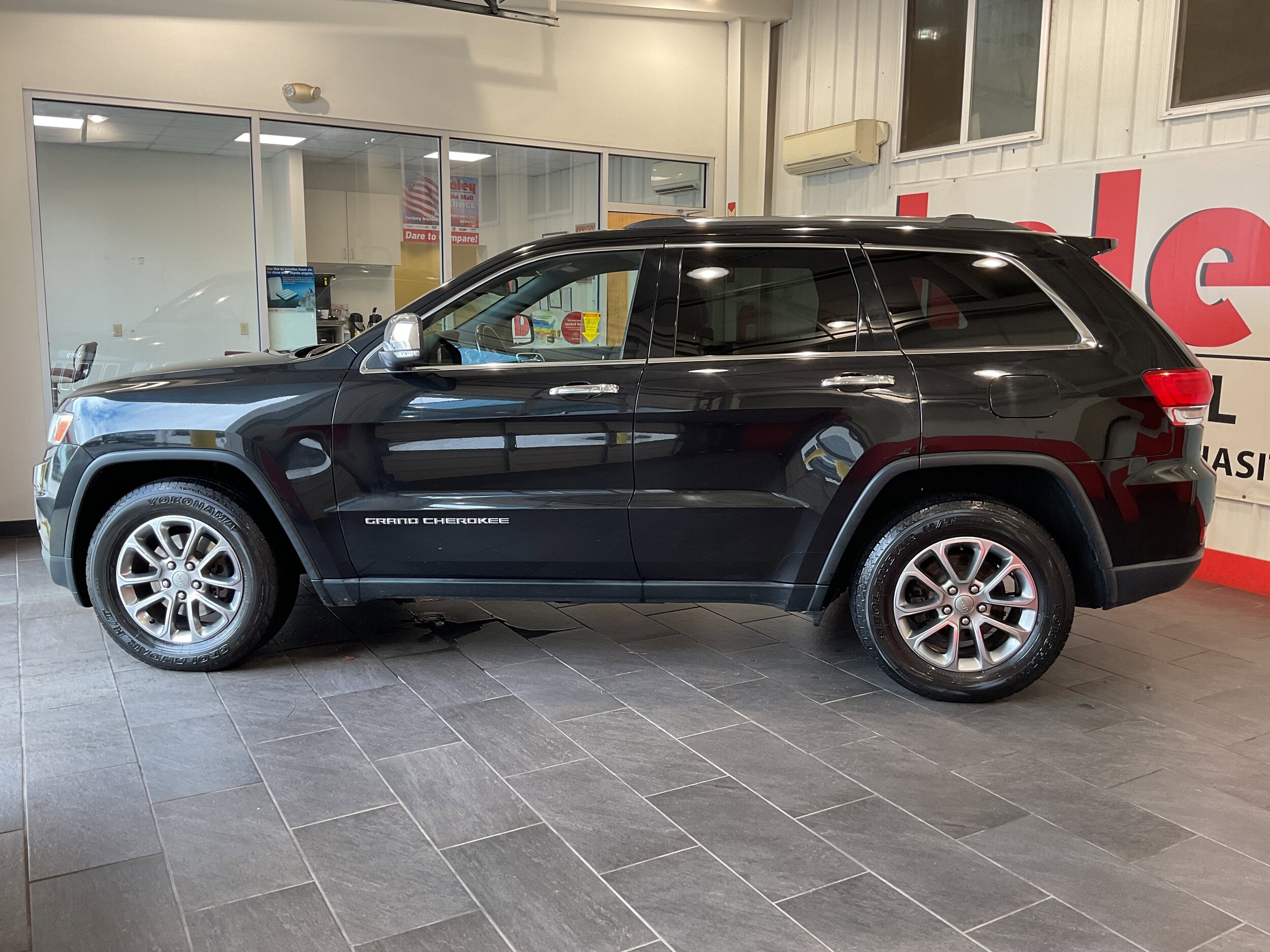 2015 Jeep Grand Cherokee Limited photo 2