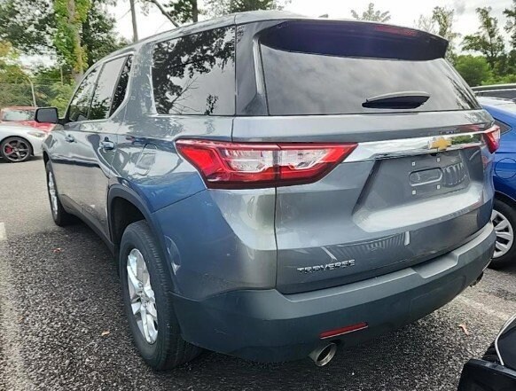 2021 Chevrolet Traverse LS photo 2