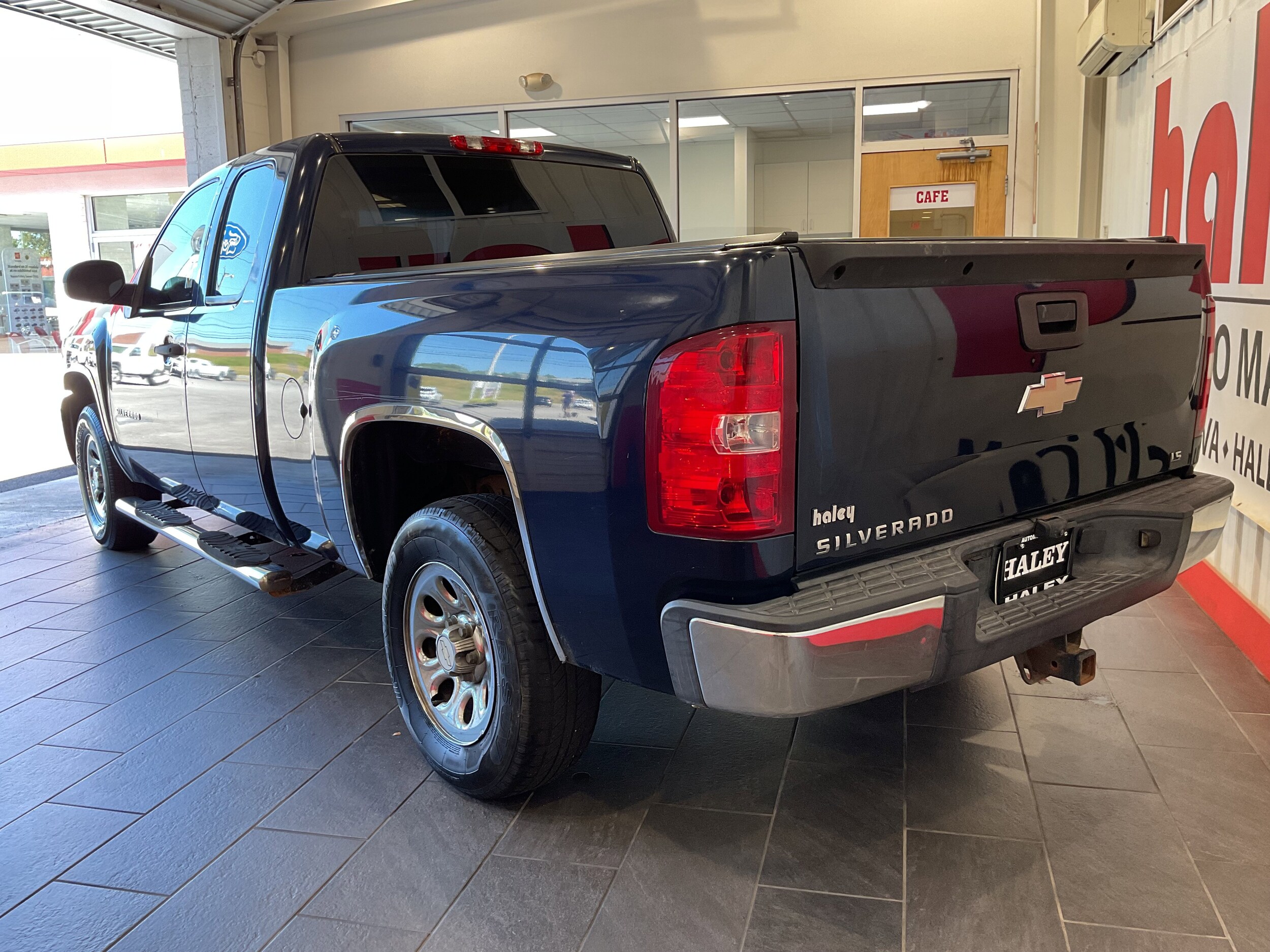 2010 Chevrolet Silverado 1500 Work Truck photo 3