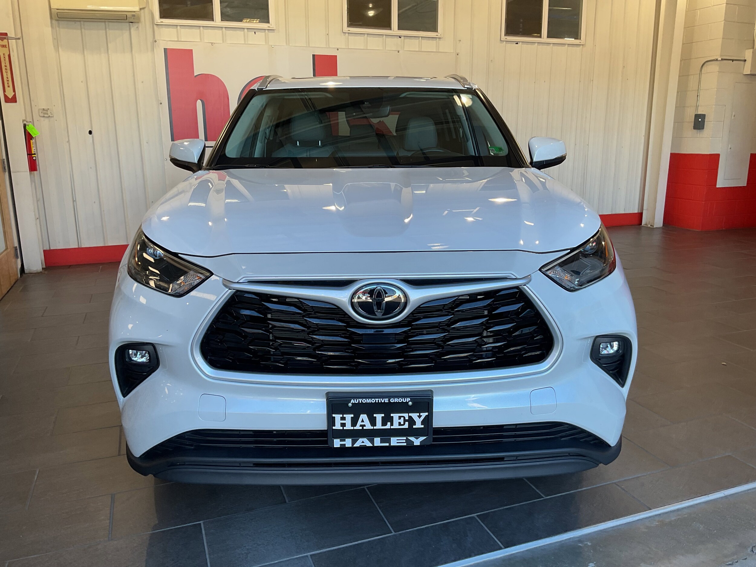 2023 Toyota Highlander XLE photo 3