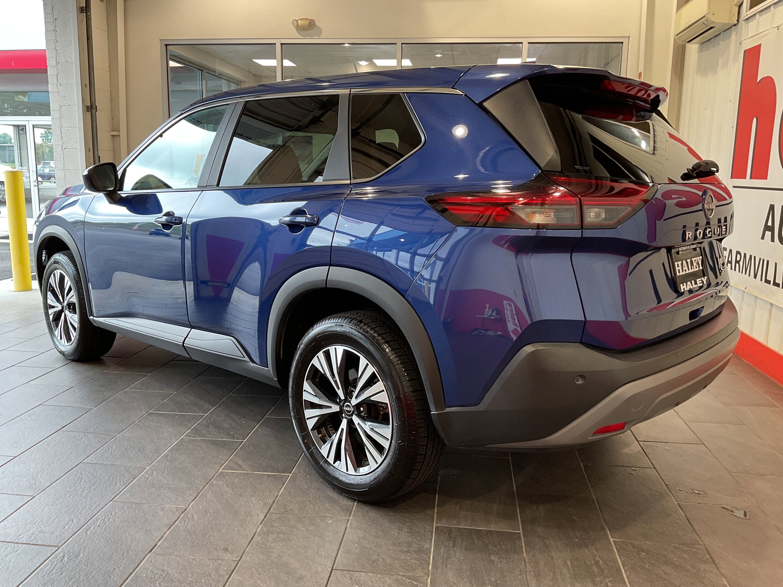 2023 Nissan Rogue SV photo 4