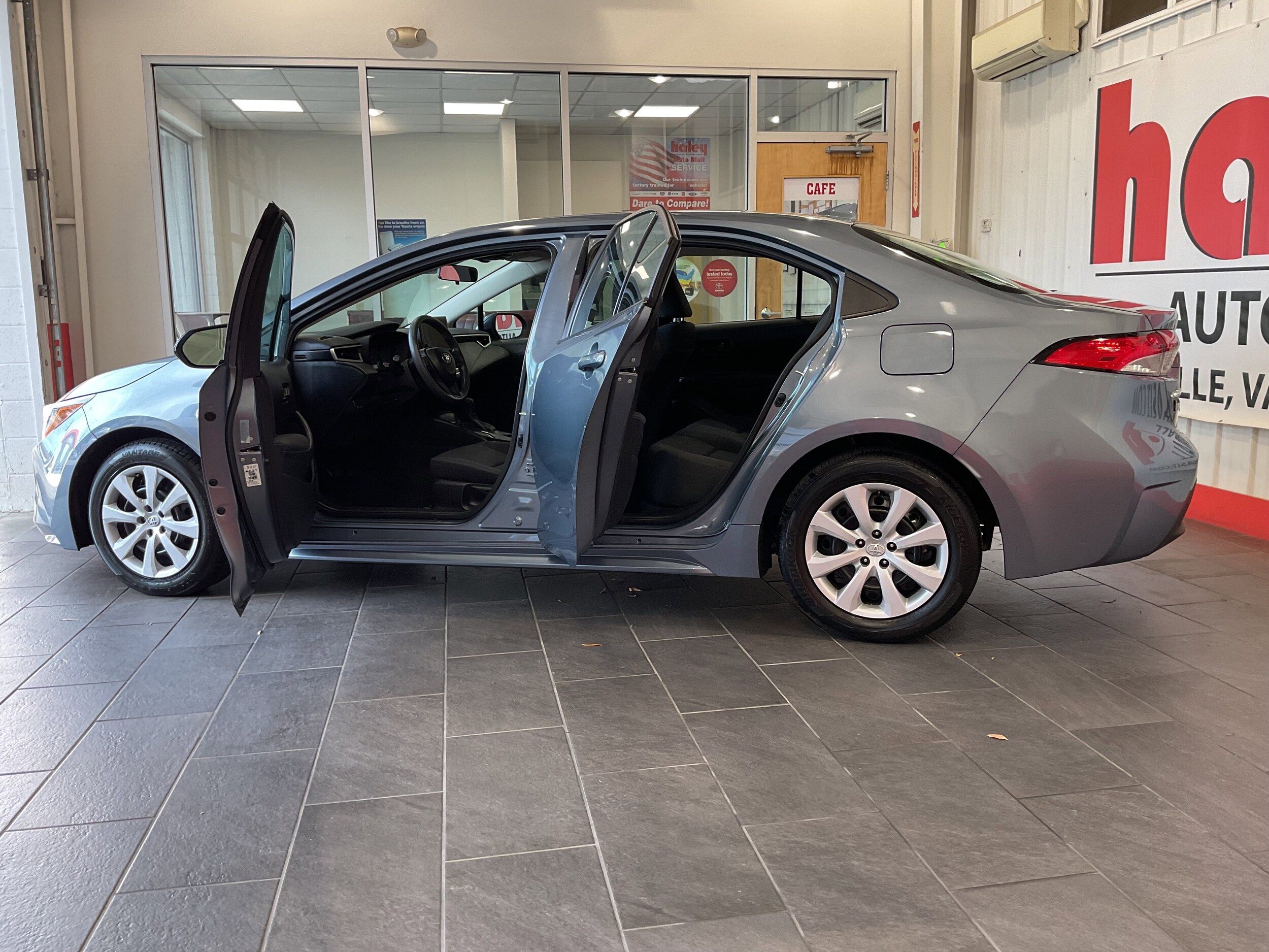 2024 Toyota Corolla LE photo 4