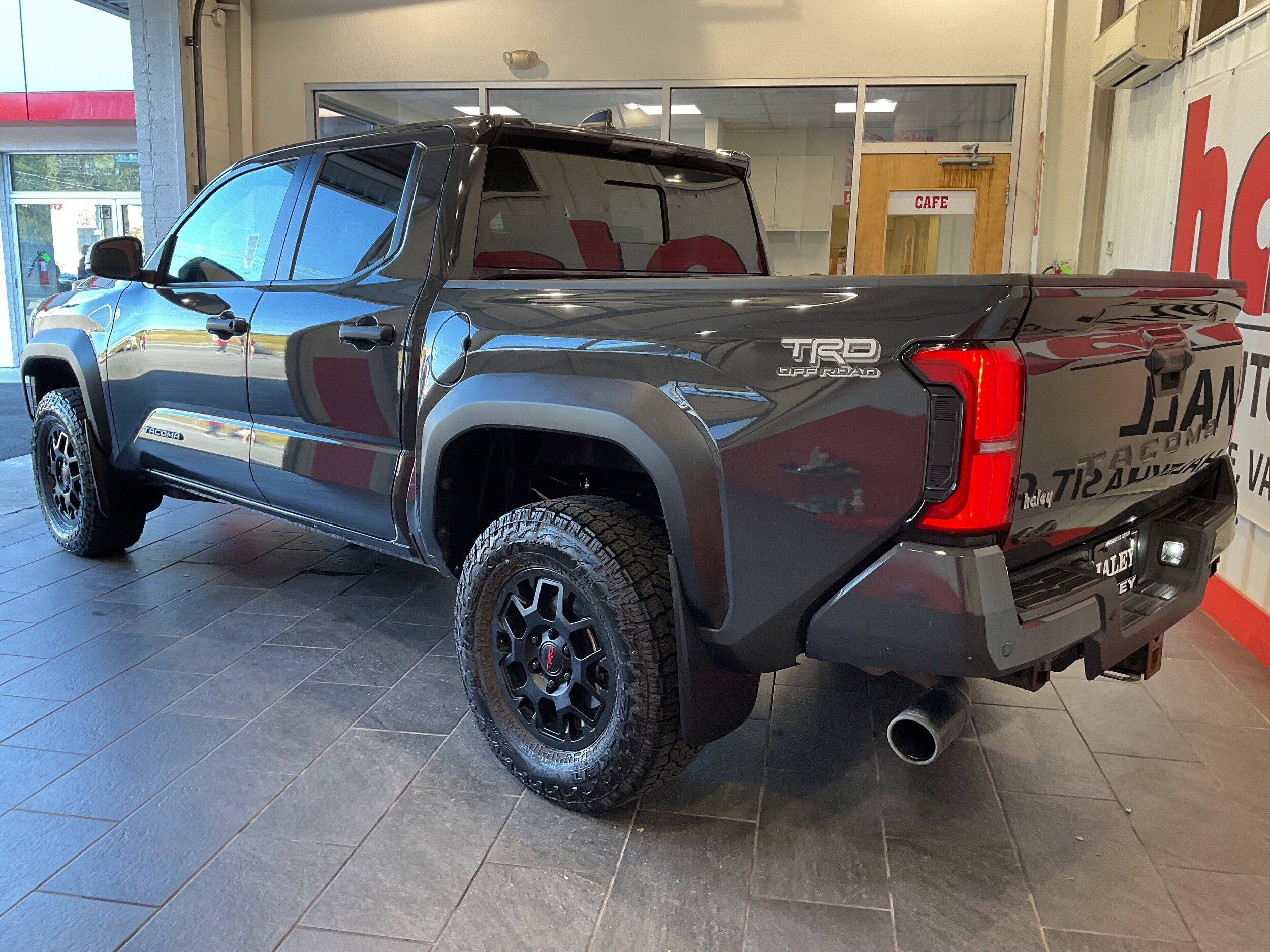 2024 Toyota Tacoma 4x4 TRD photo 2