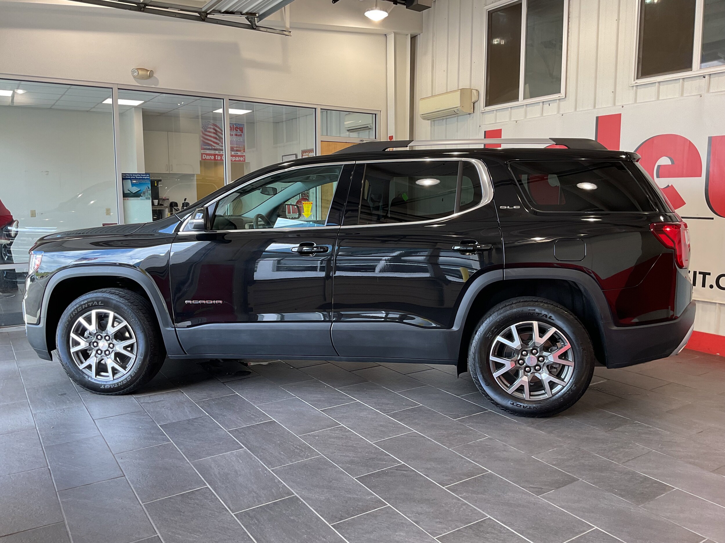 2022 Gmc Acadia SLE photo 2