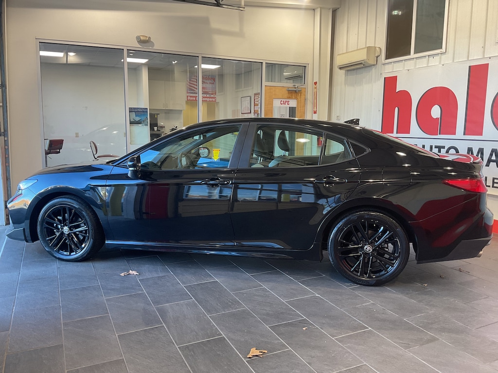 Used 2025 Toyota Camry SE Sedan