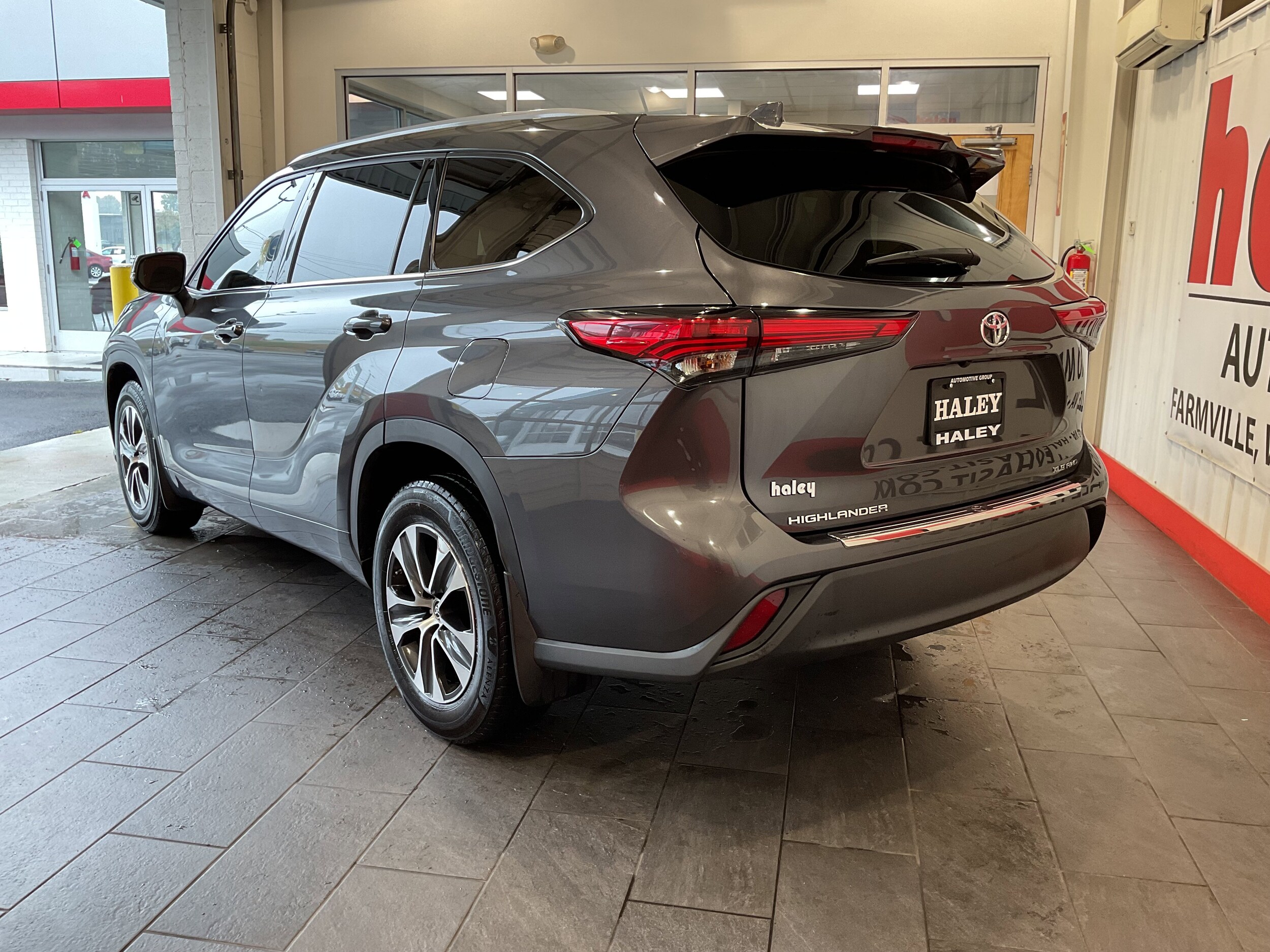 2022 Toyota Highlander XLE photo 4
