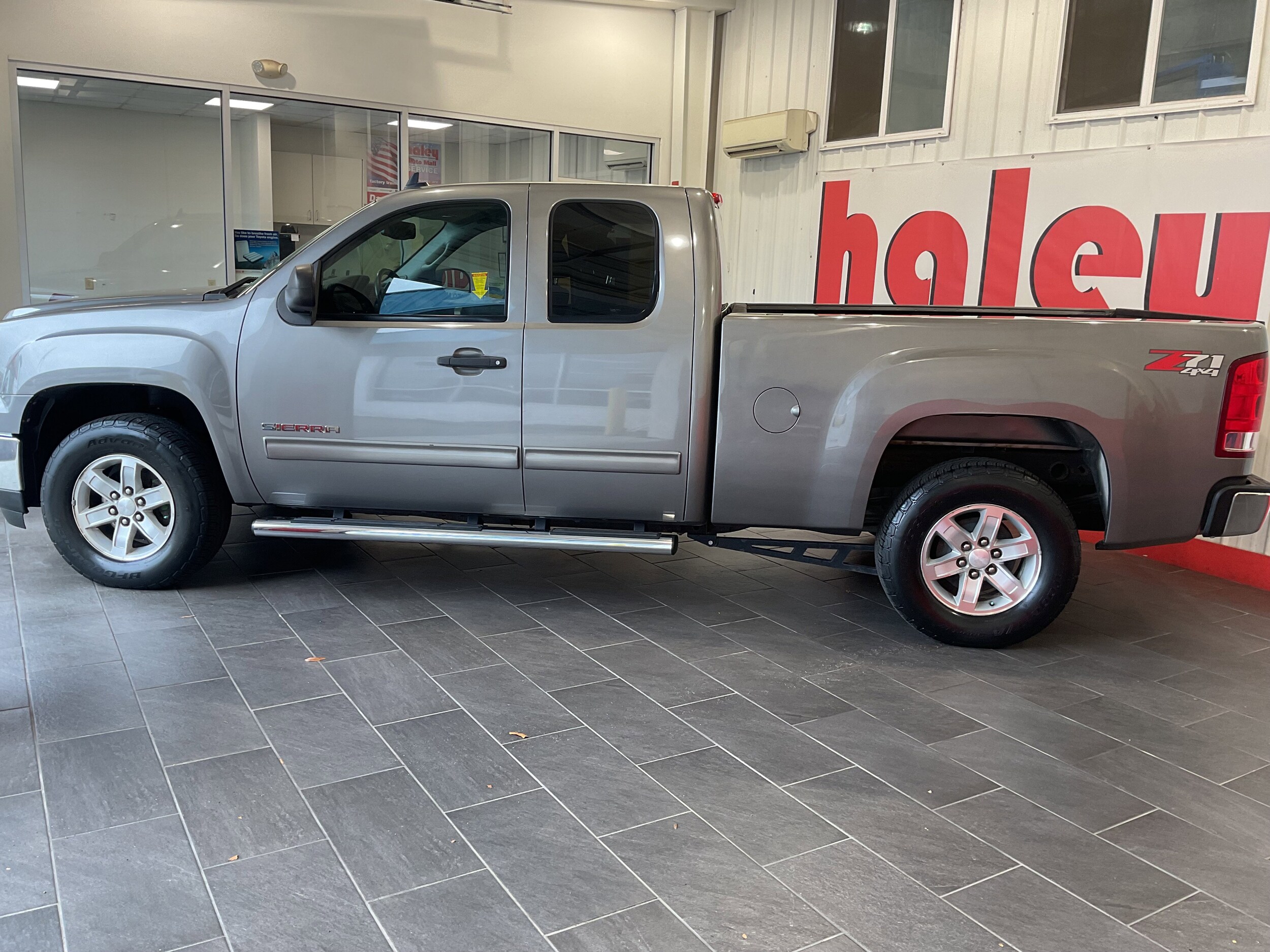 2012 Gmc Sierra 1500 SLE photo 2
