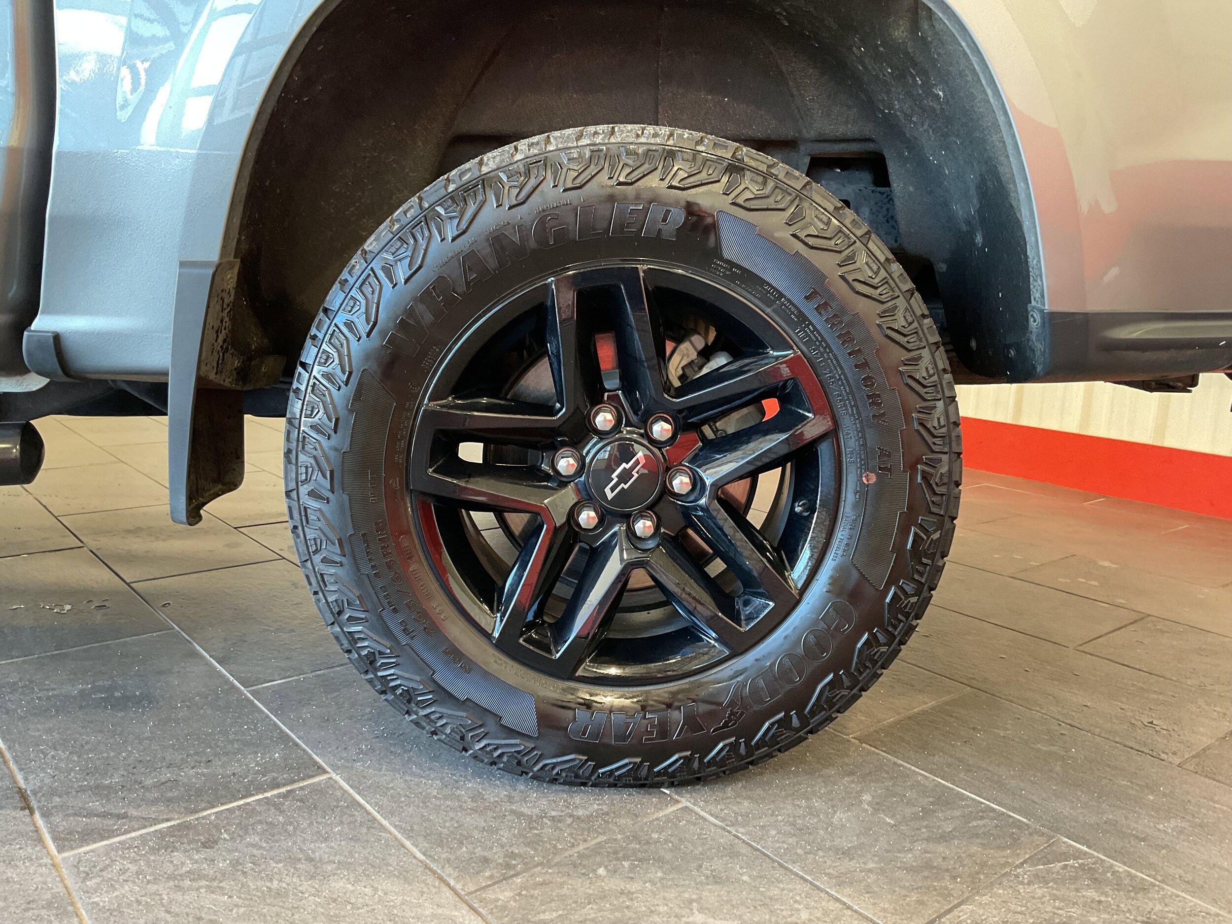 2023 Chevrolet Colorado LT photo 3