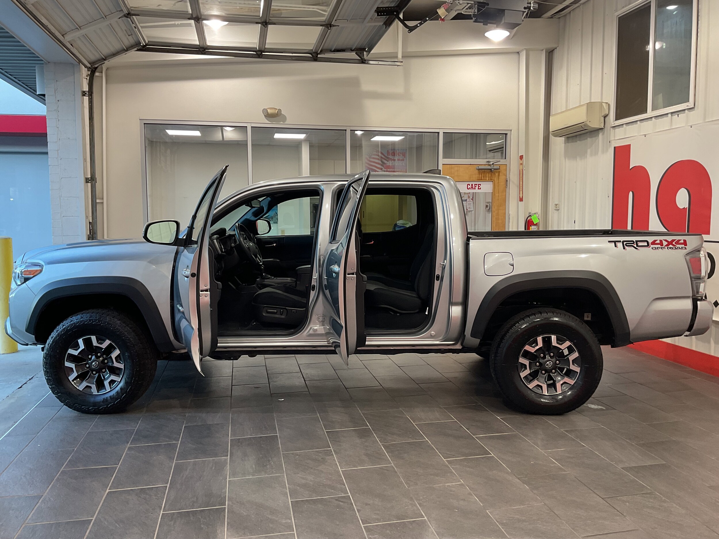 2023 Toyota Tacoma TRD Double Cab photo 3