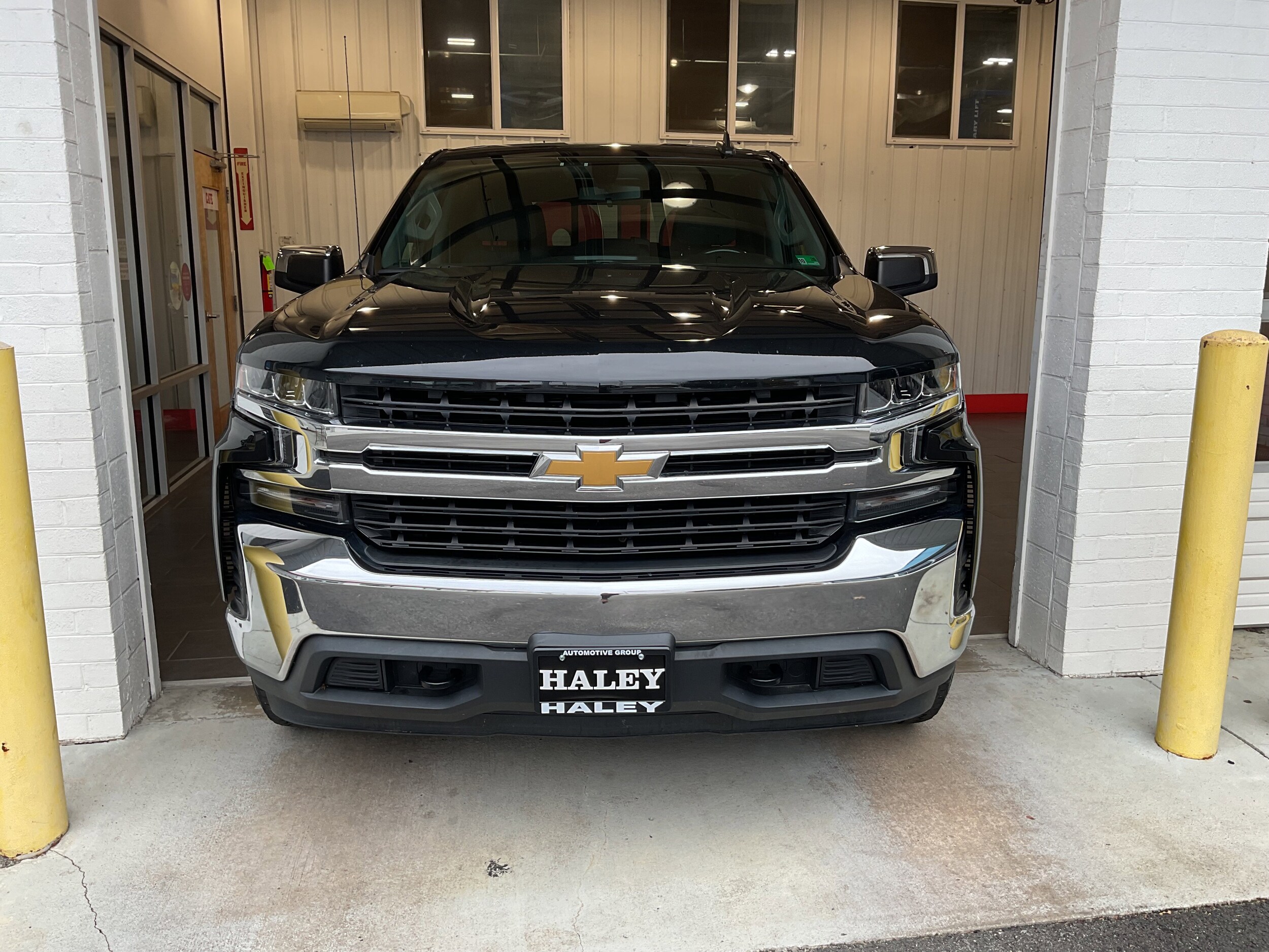 2021 Chevrolet Silverado 1500 LT photo 2