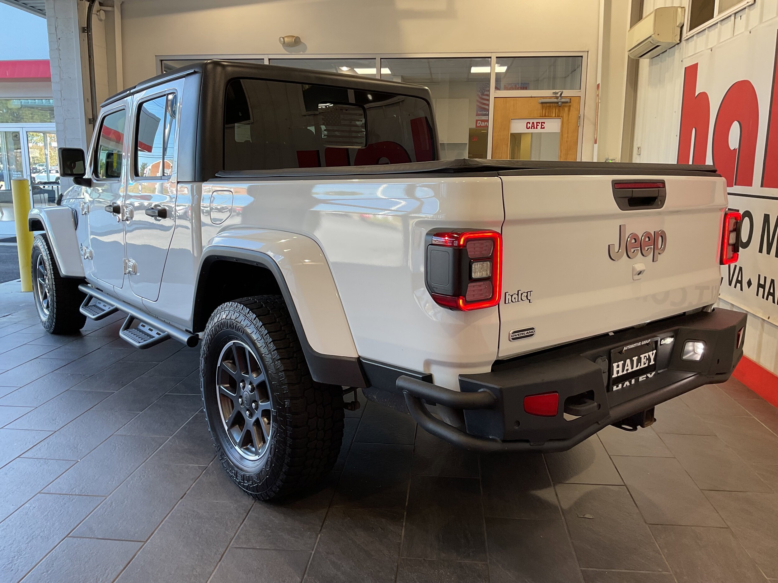 2020 Jeep Gladiator Overland photo 2