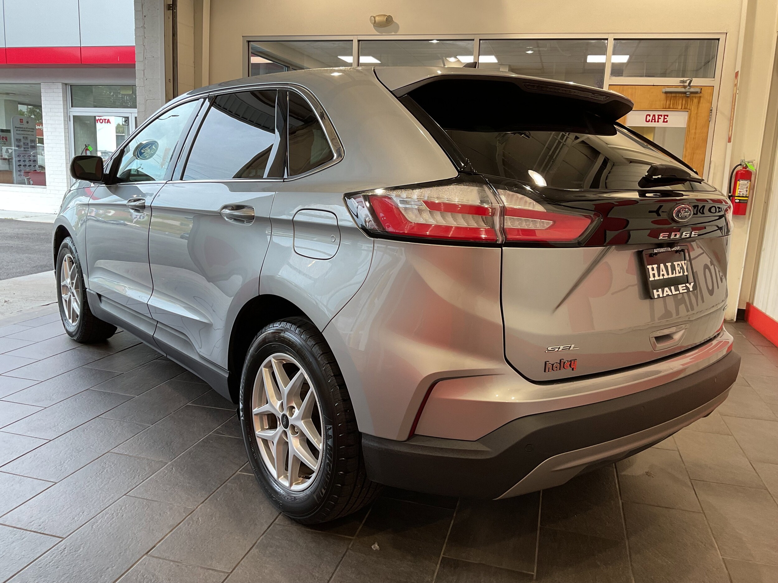 2024 Ford Edge SEL photo 4