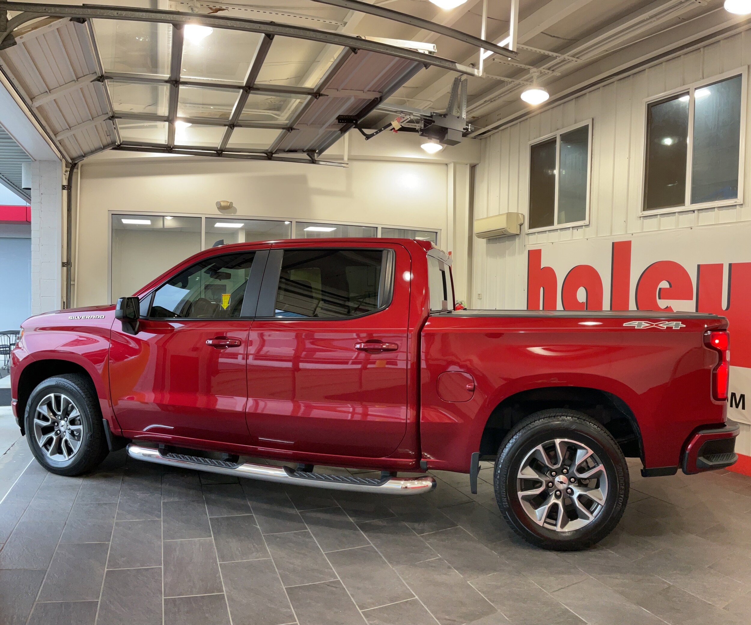 2019 Chevrolet Silverado 1500 RST photo 2