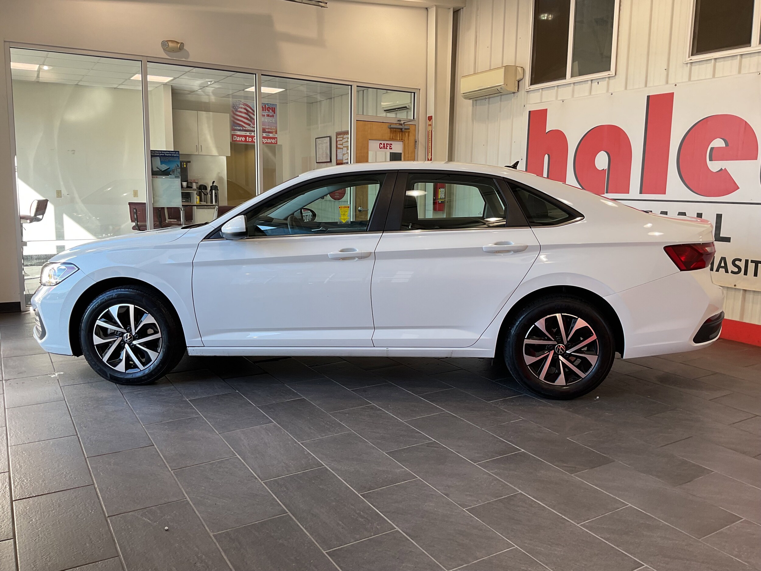 2024 Volkswagen Jetta 1.5T S photo 2