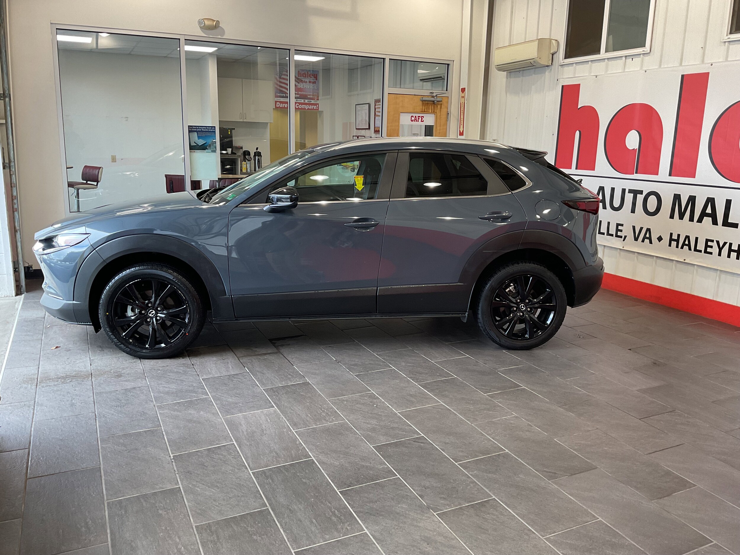 2024 Mazda CX-30 2.5 S Carbon photo 2
