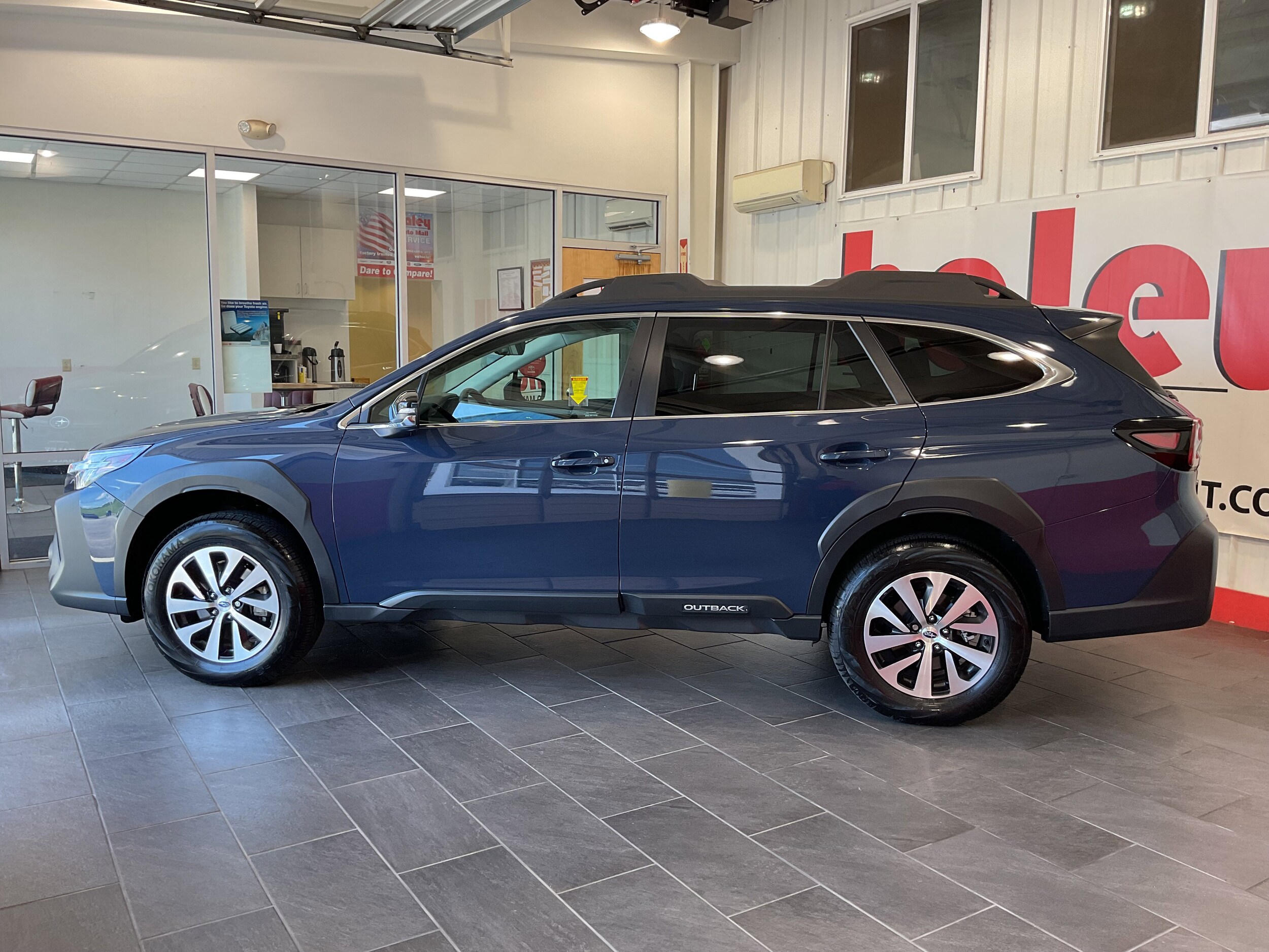 2025 Subaru Outback Premium photo 2