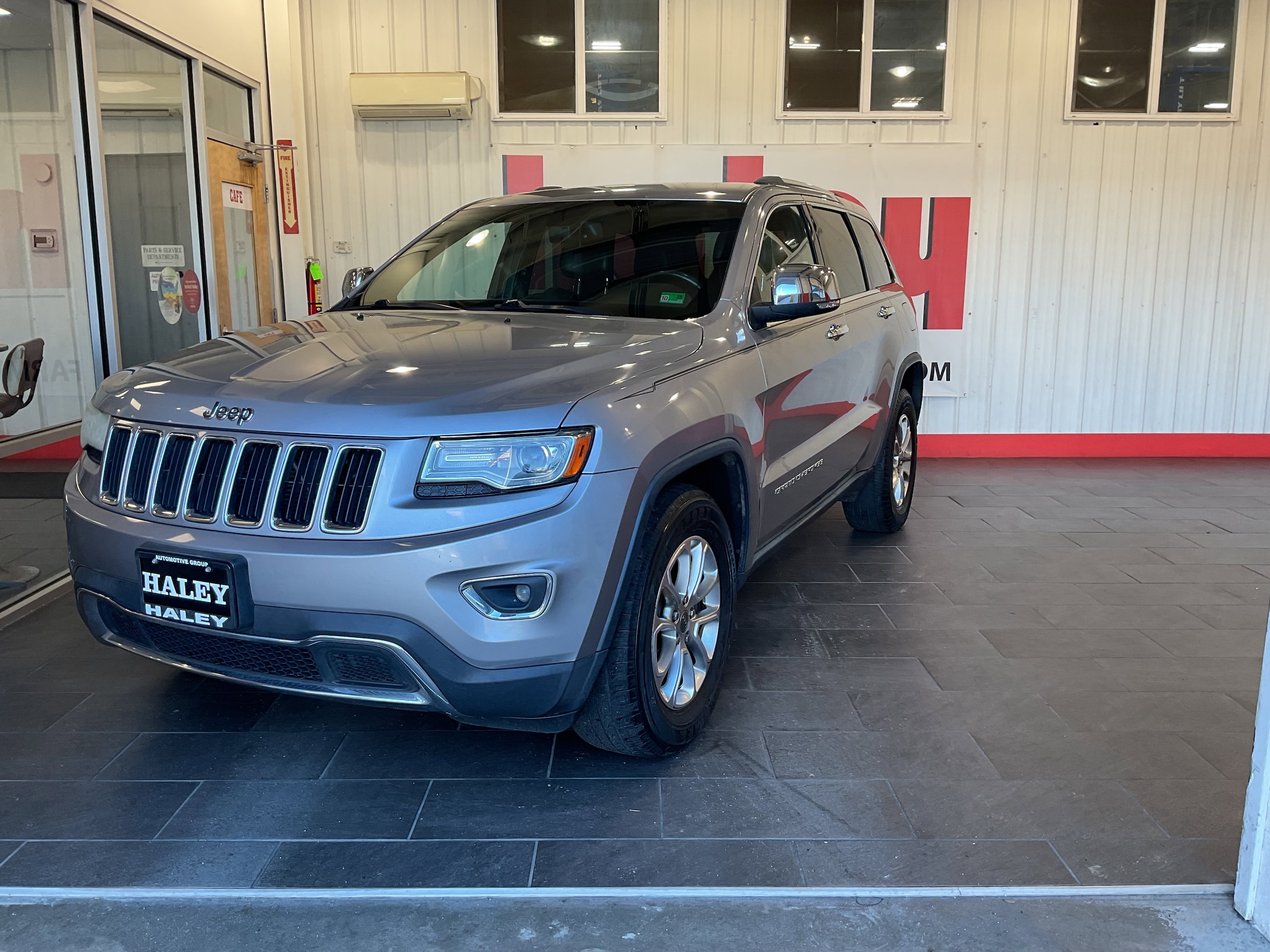 Used 2014 Jeep Grand Cherokee Limited with VIN 1C4RJFBT2EC151703 for sale in Farmville, VA