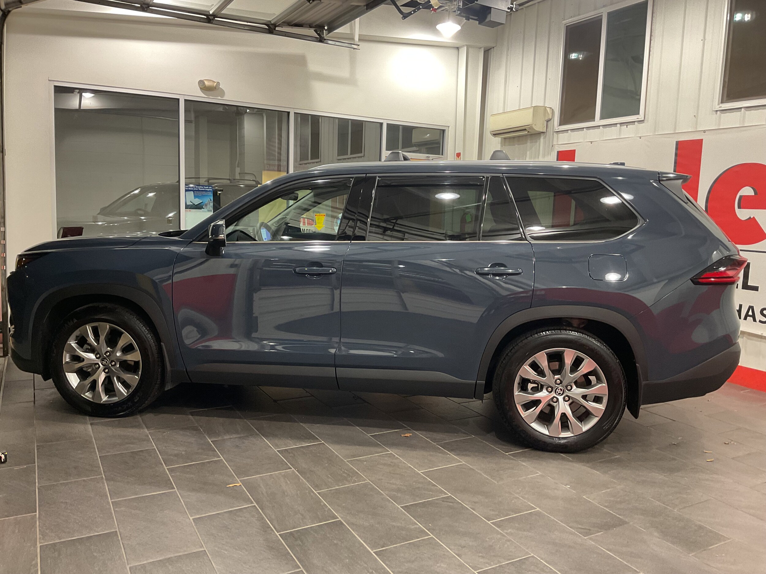 2025 Toyota Grand Highlander Limited photo 3