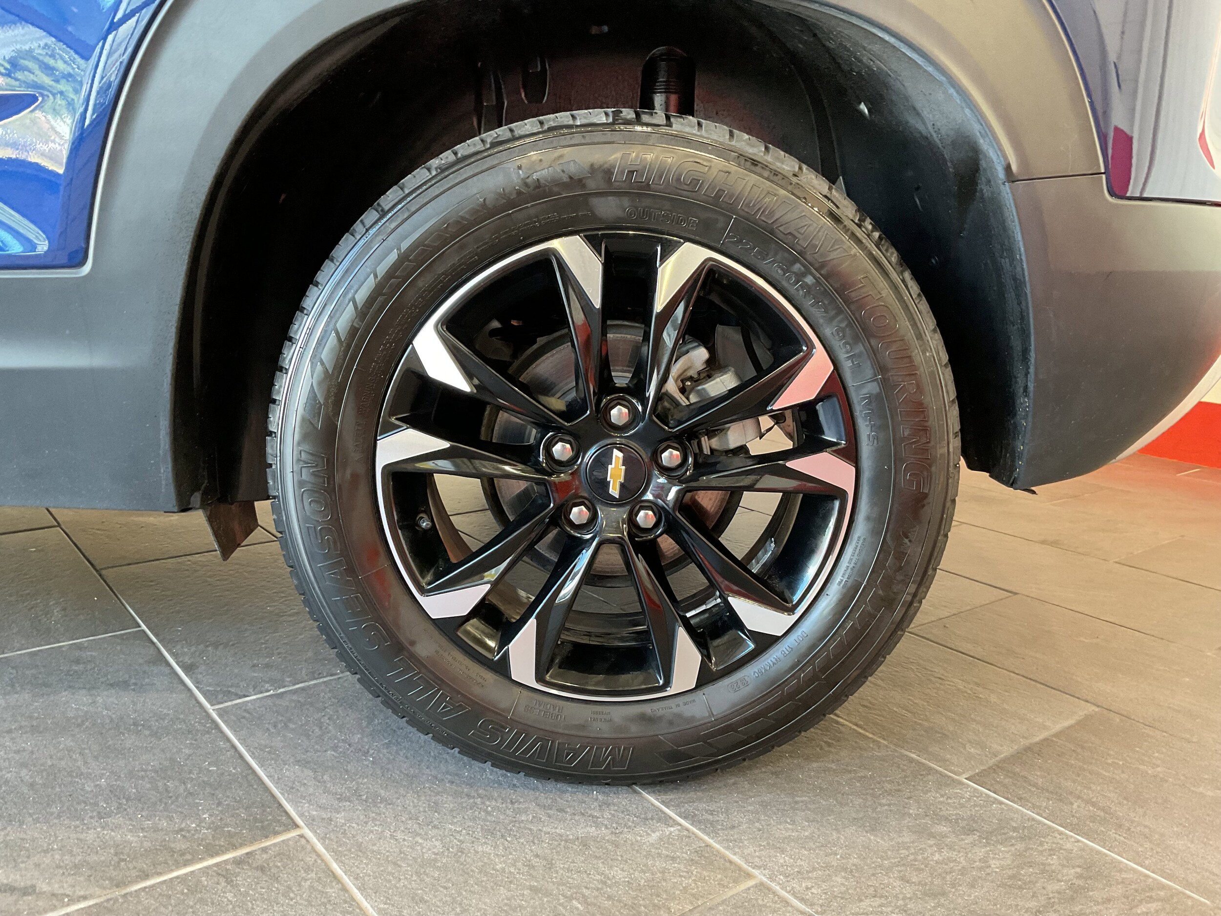 2023 Chevrolet Trailblazer LT photo 3