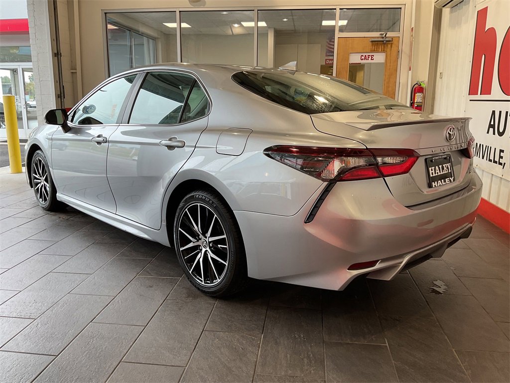 2024 Toyota Camry SE photo 4