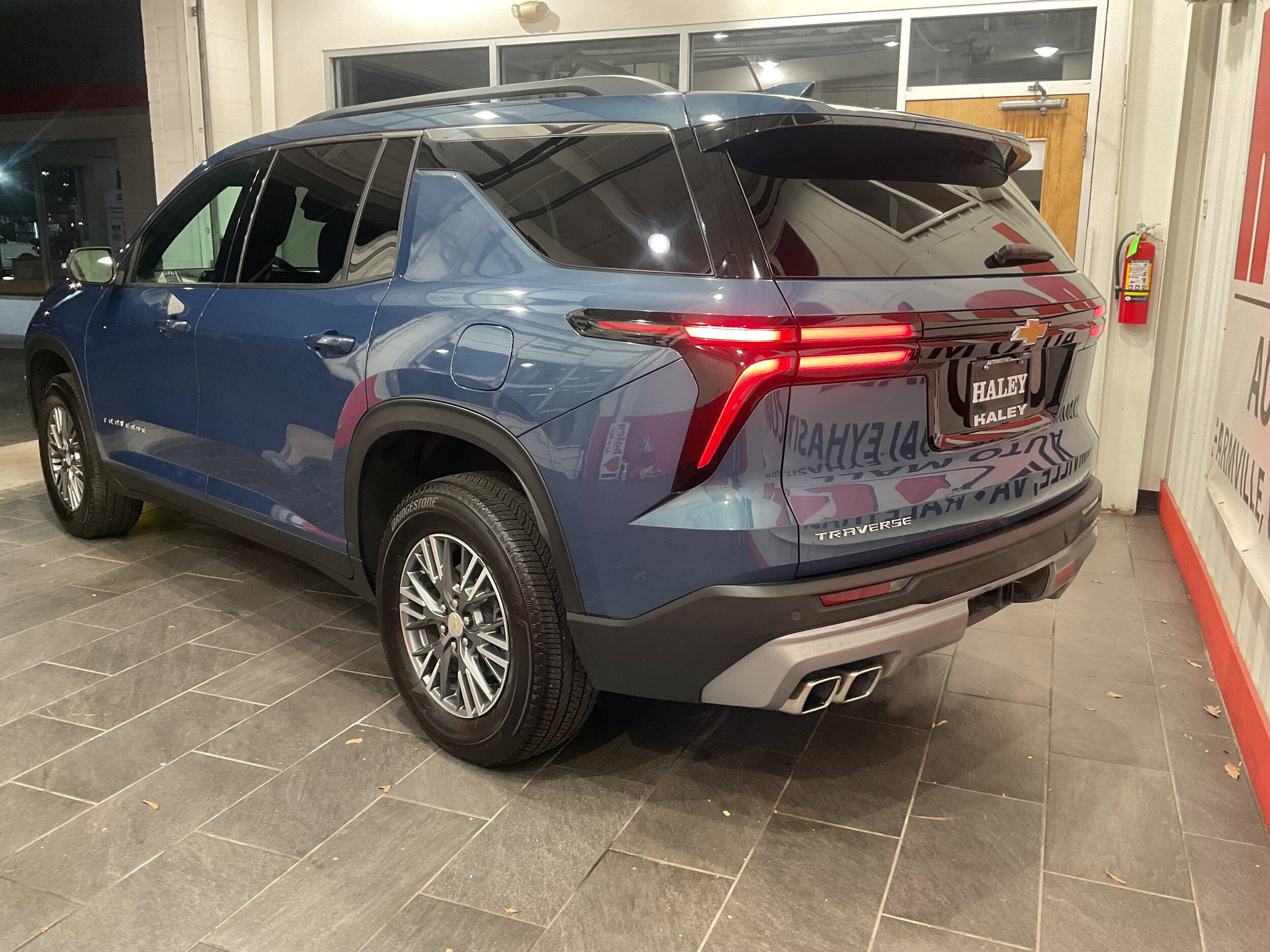 2025 Chevrolet Traverse 1LT photo 4