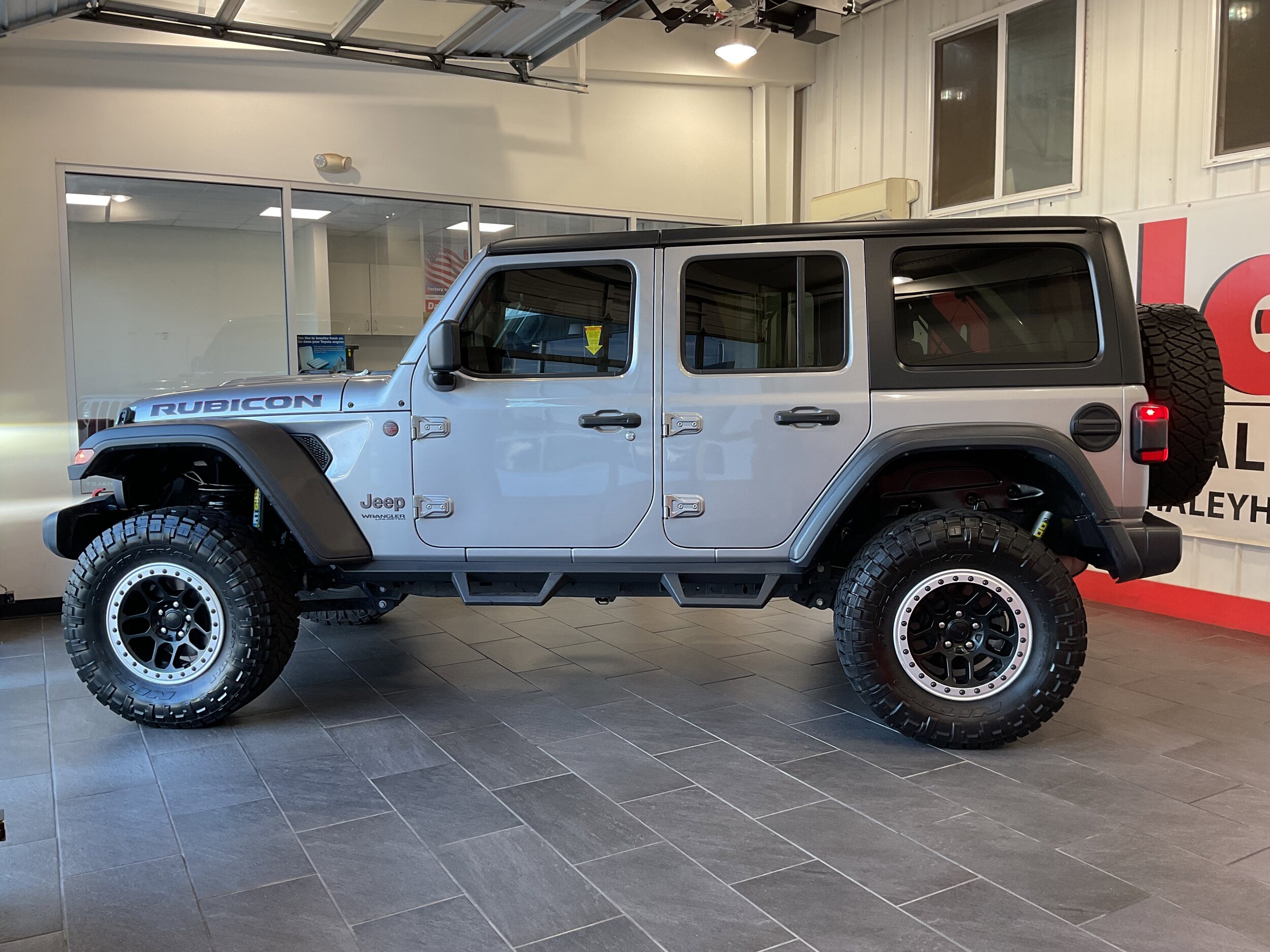 2019 Jeep Wrangler Unlimited Rubicon photo 2