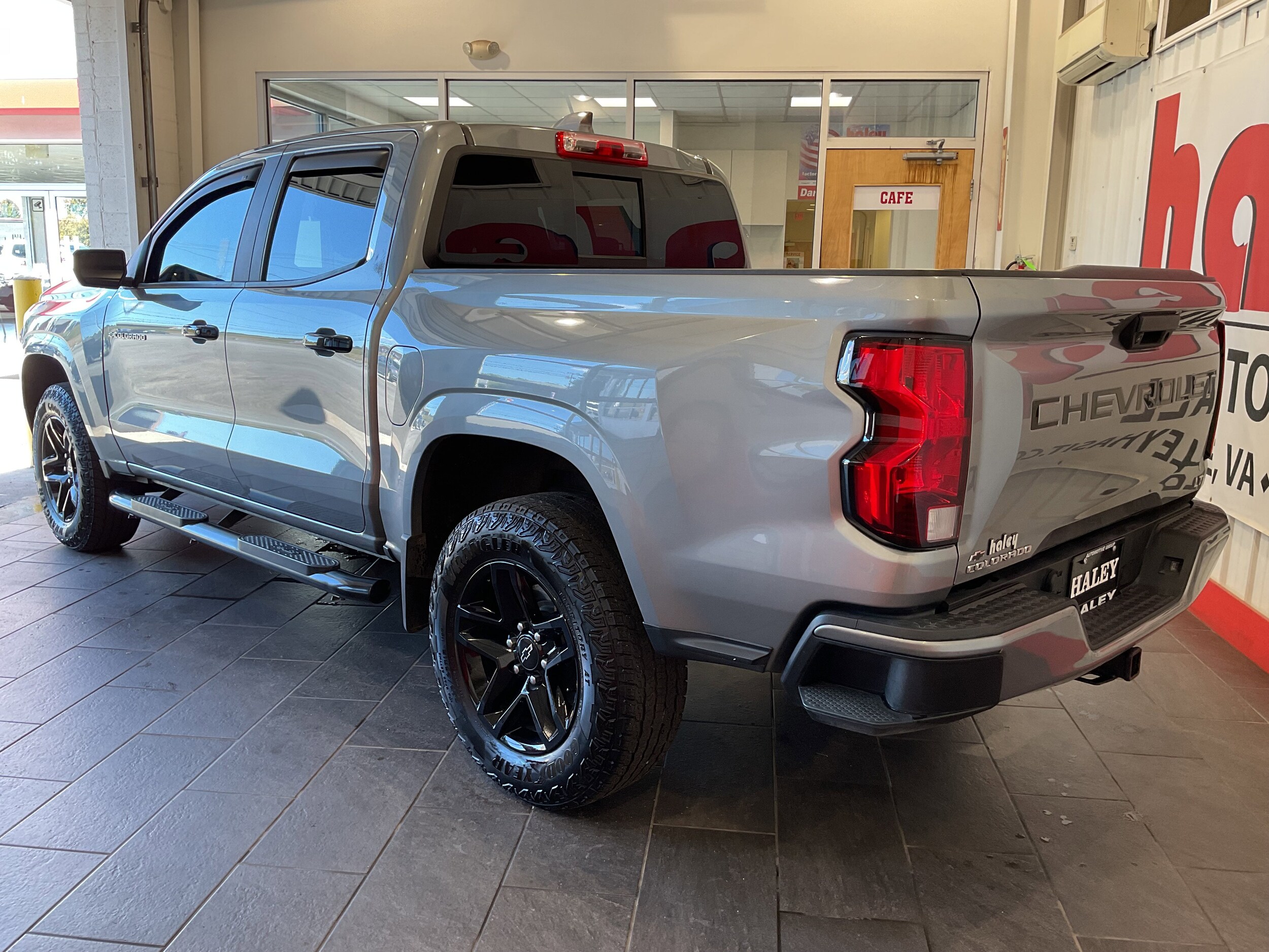 2023 Chevrolet Colorado LT photo 4