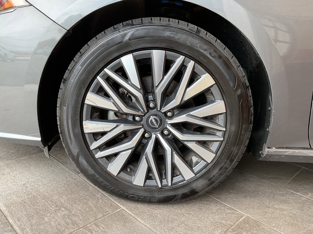 Used 2024 Nissan Altima 2.5 SV Sedan