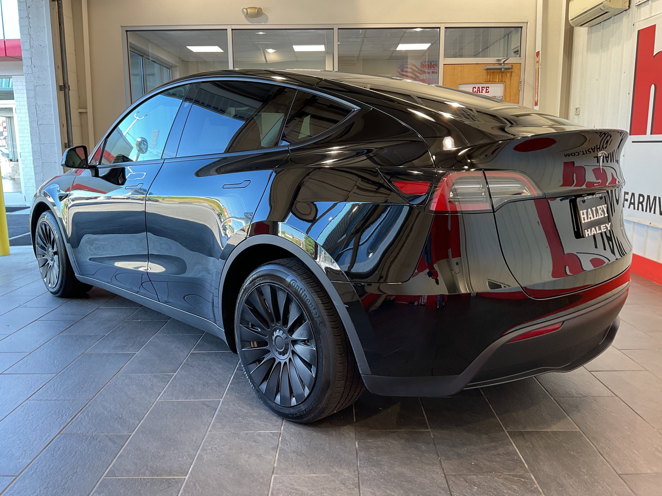 2024 Tesla Model Y Long Range photo 4