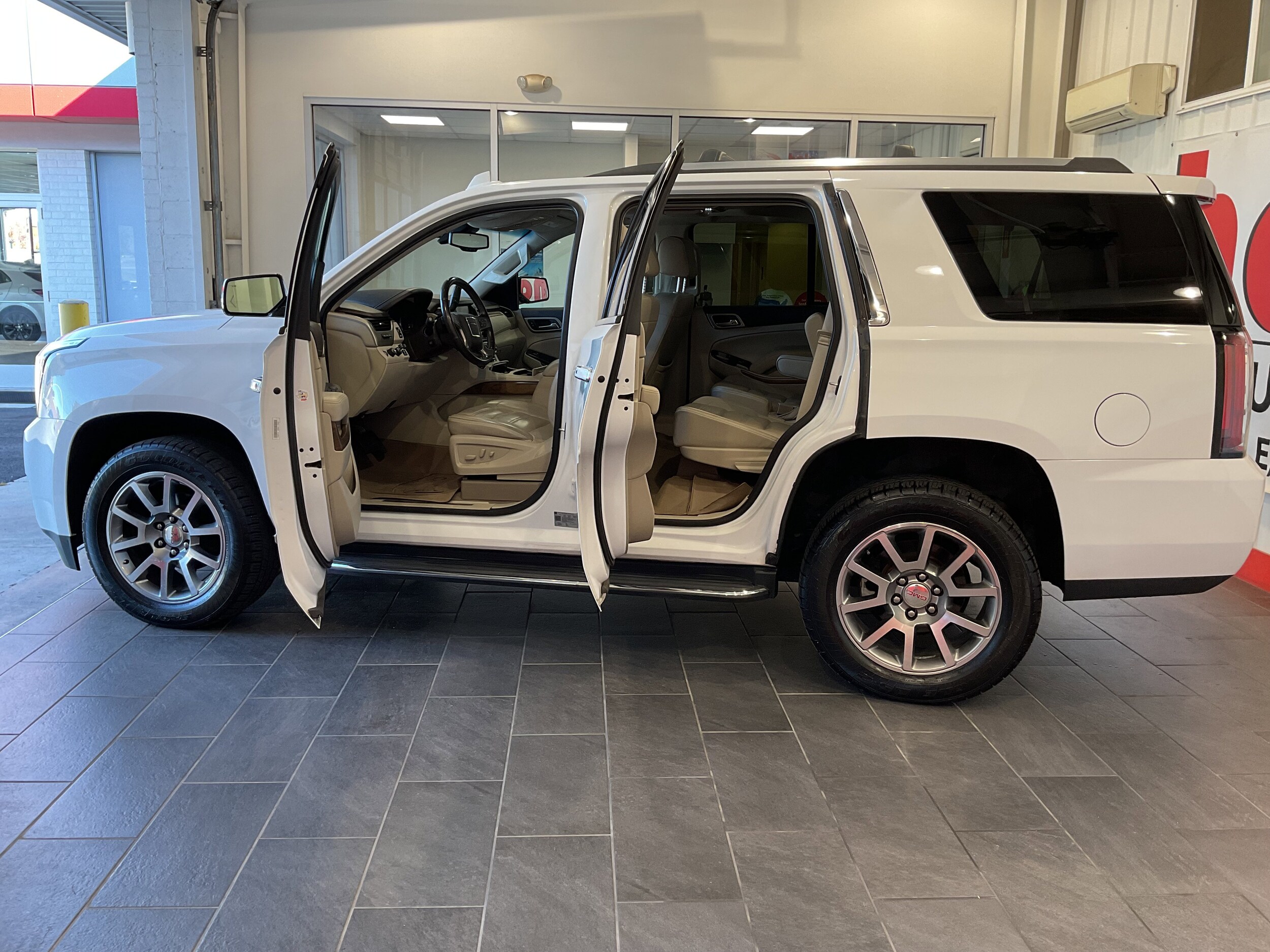 2020 Gmc Yukon Denali photo 3